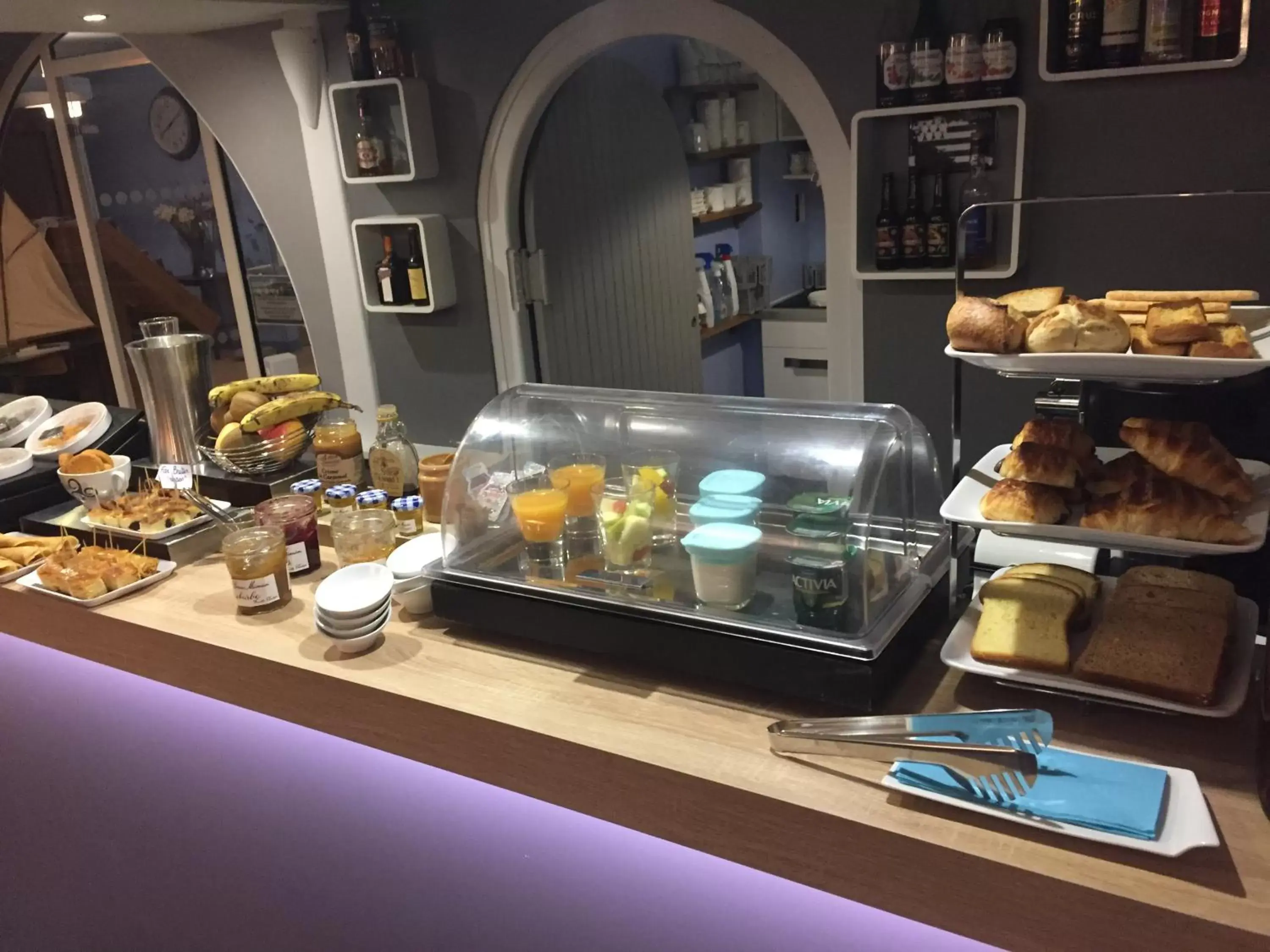 Continental breakfast in Hôtel des Rochers