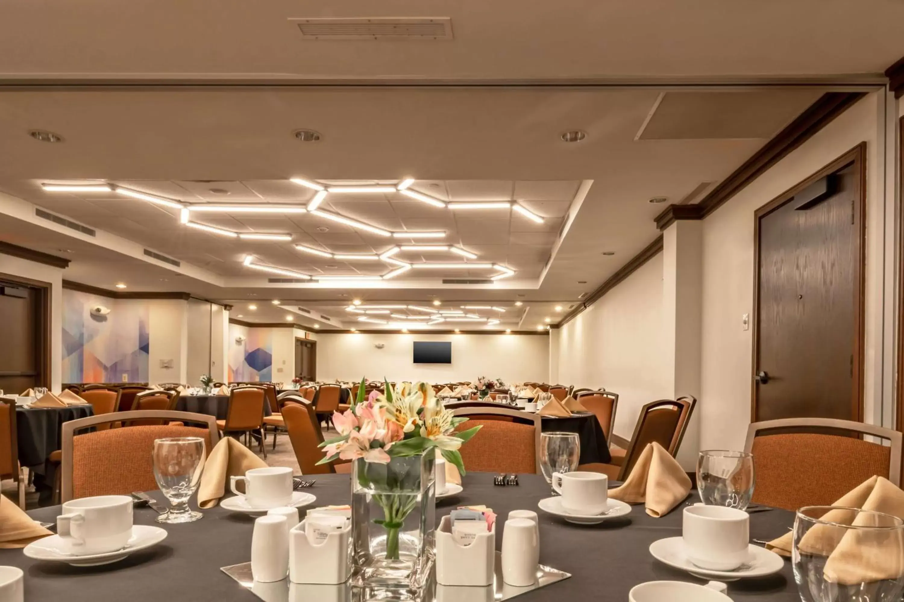 Meeting/conference room, Restaurant/Places to Eat in Hilton Garden Inn Granbury