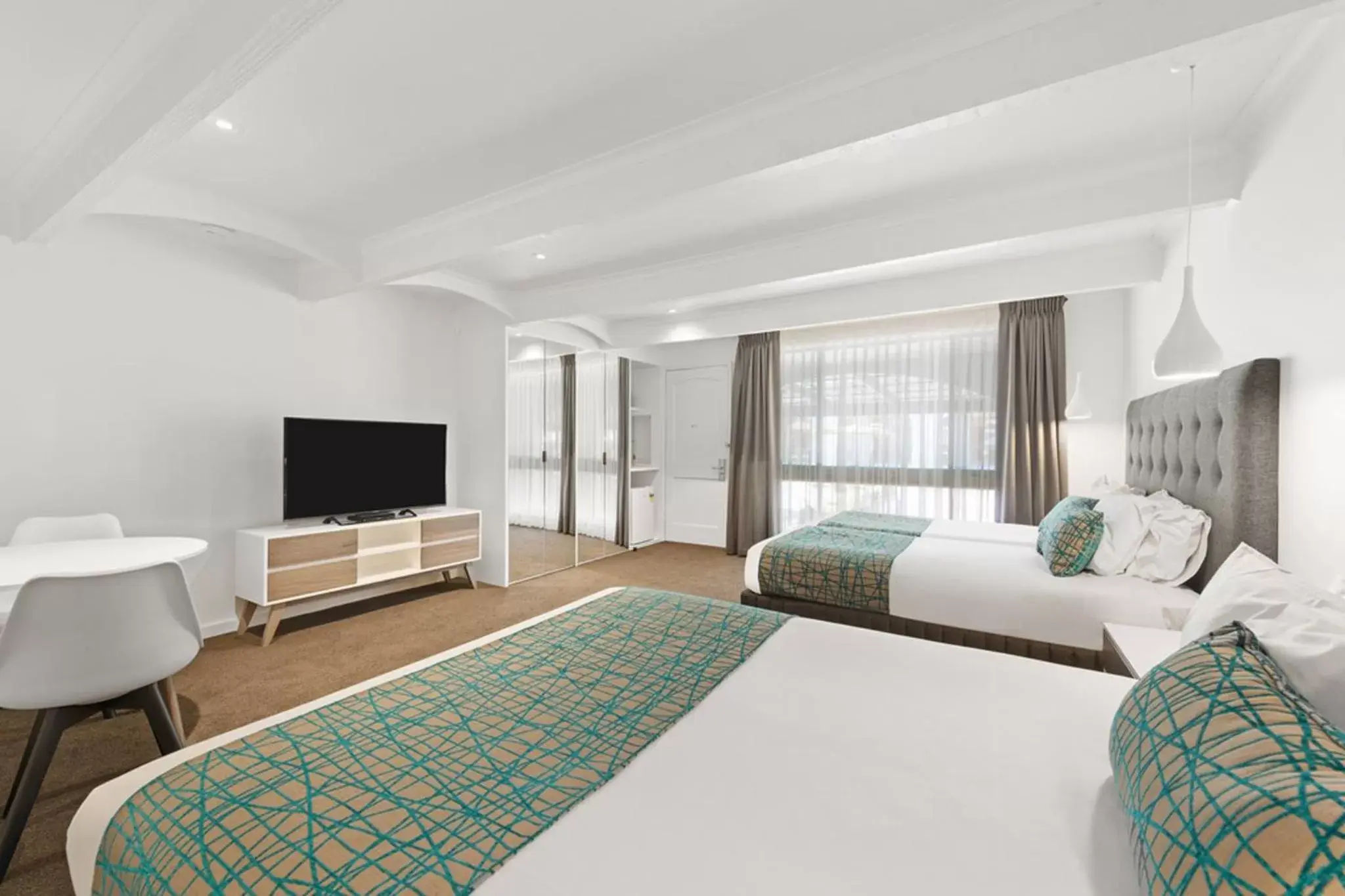 Bedroom, TV/Entertainment Center in Quality Resort Siesta