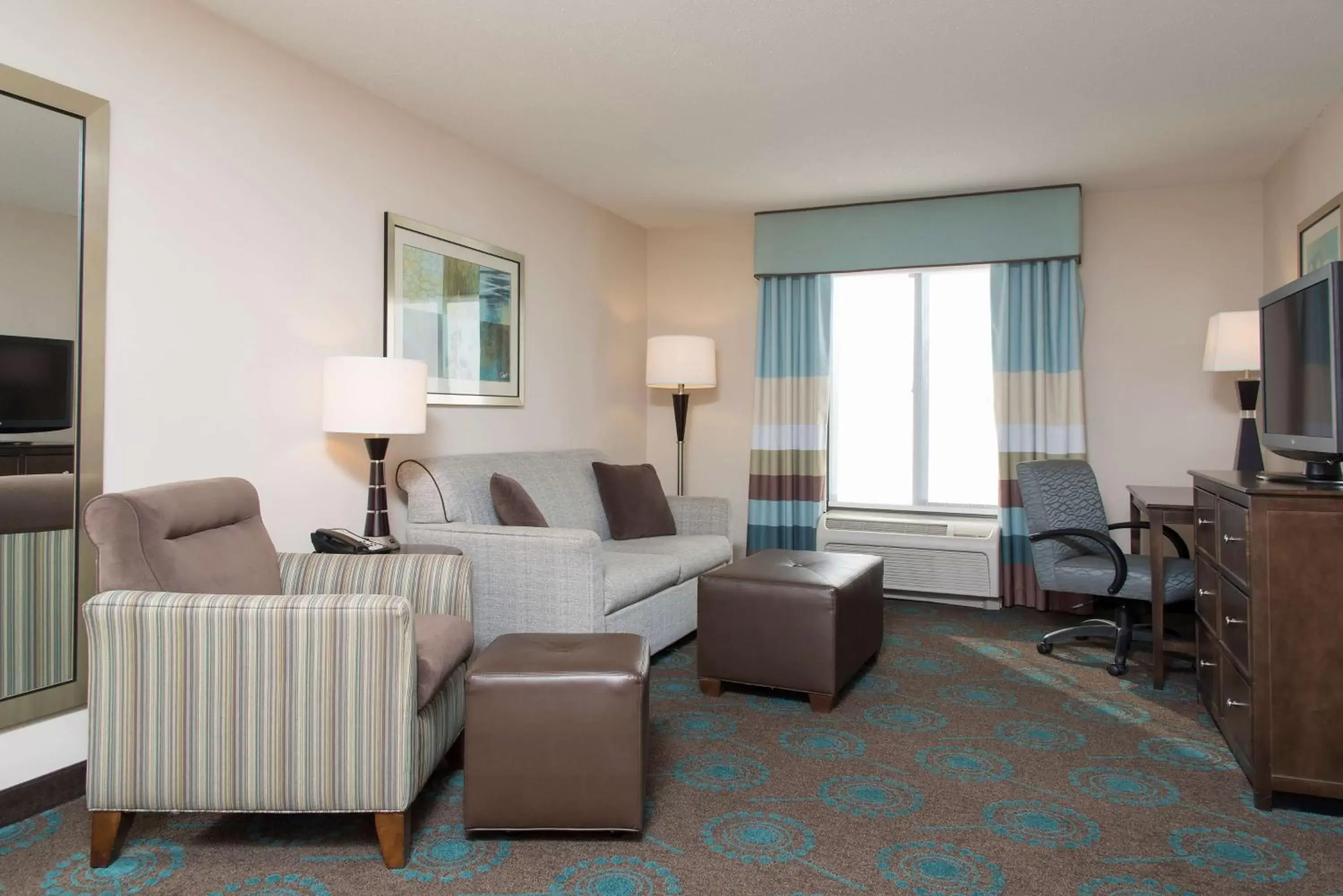 Bed, Seating Area in Hampton Inn & Suites Kokomo