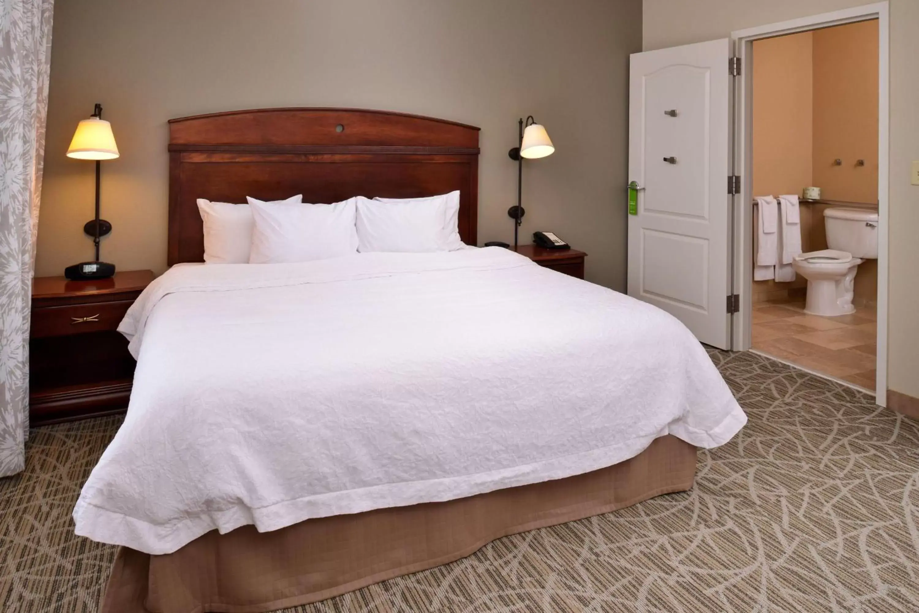 Bed in Hampton Inn by Hilton Litchfield Bed in Hampton Inn by Hilton Litchfield