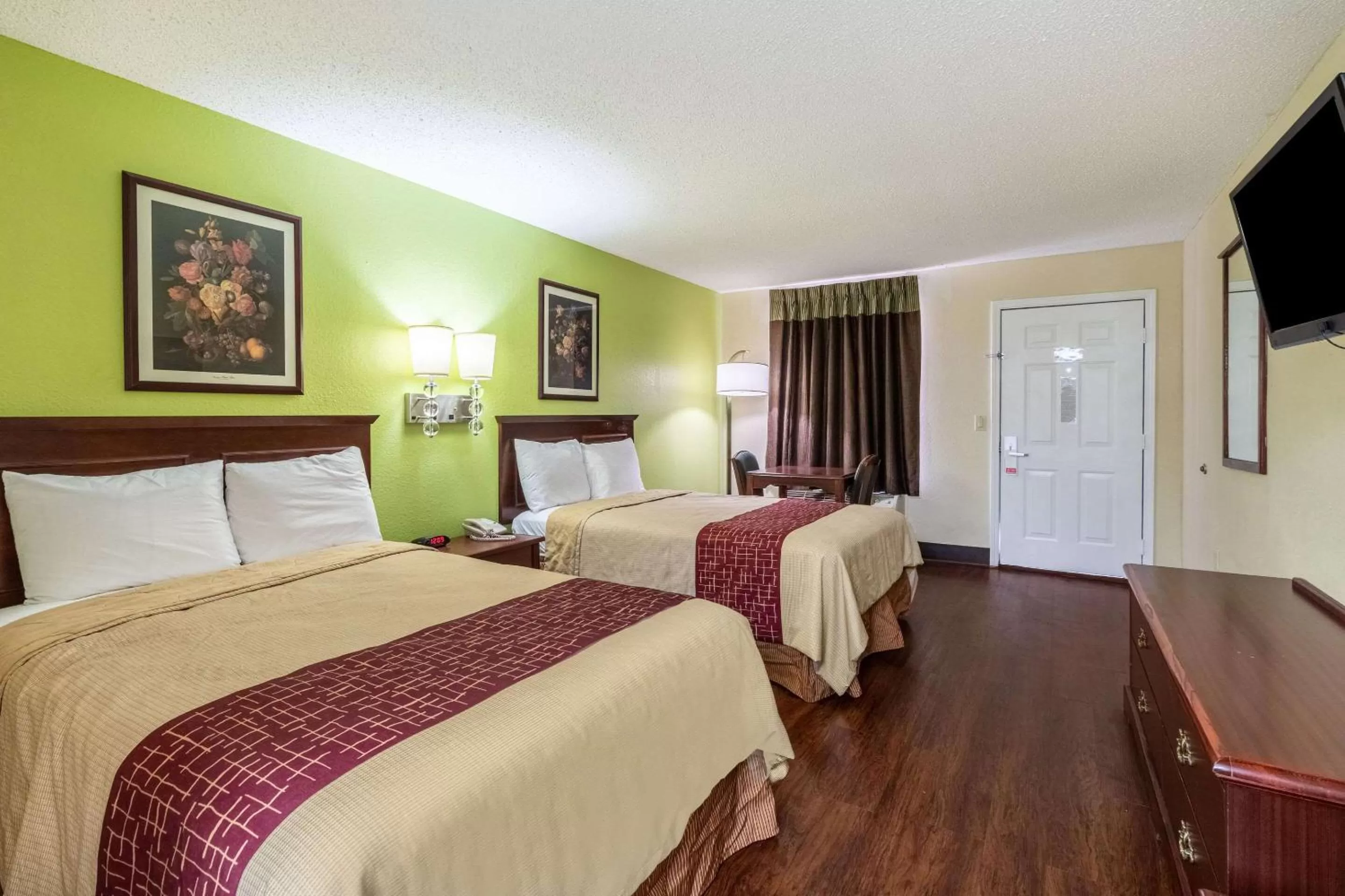 Photo of the whole room, Bed in Rodeway Inn Bolivar