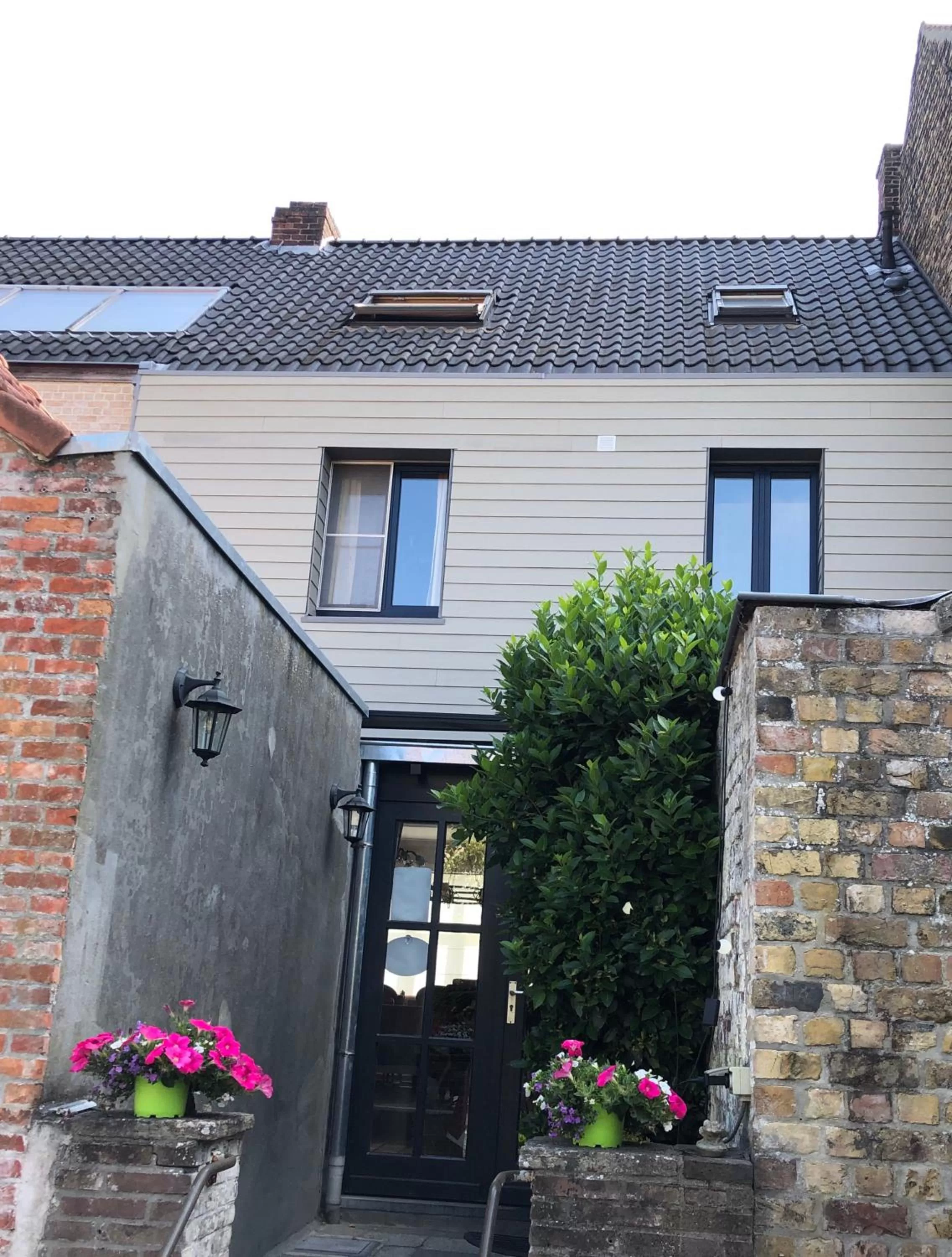 Property building in B&B Coupure