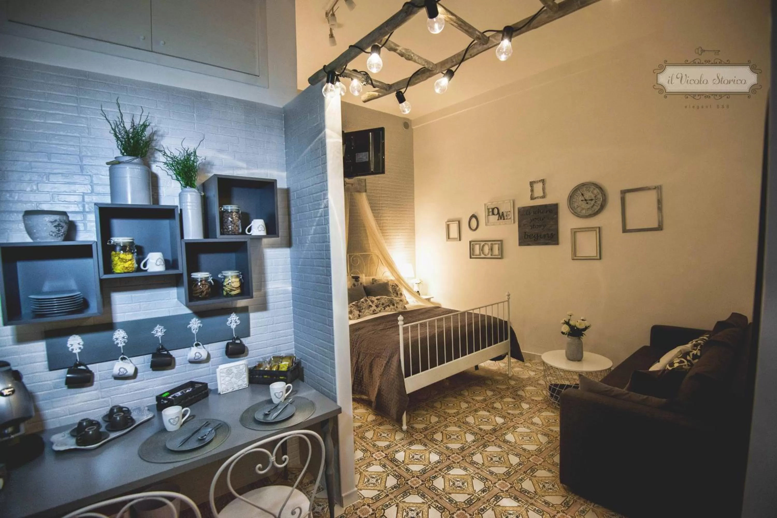 Photo of the whole room in Elegant B&B - Il Vicolo storico