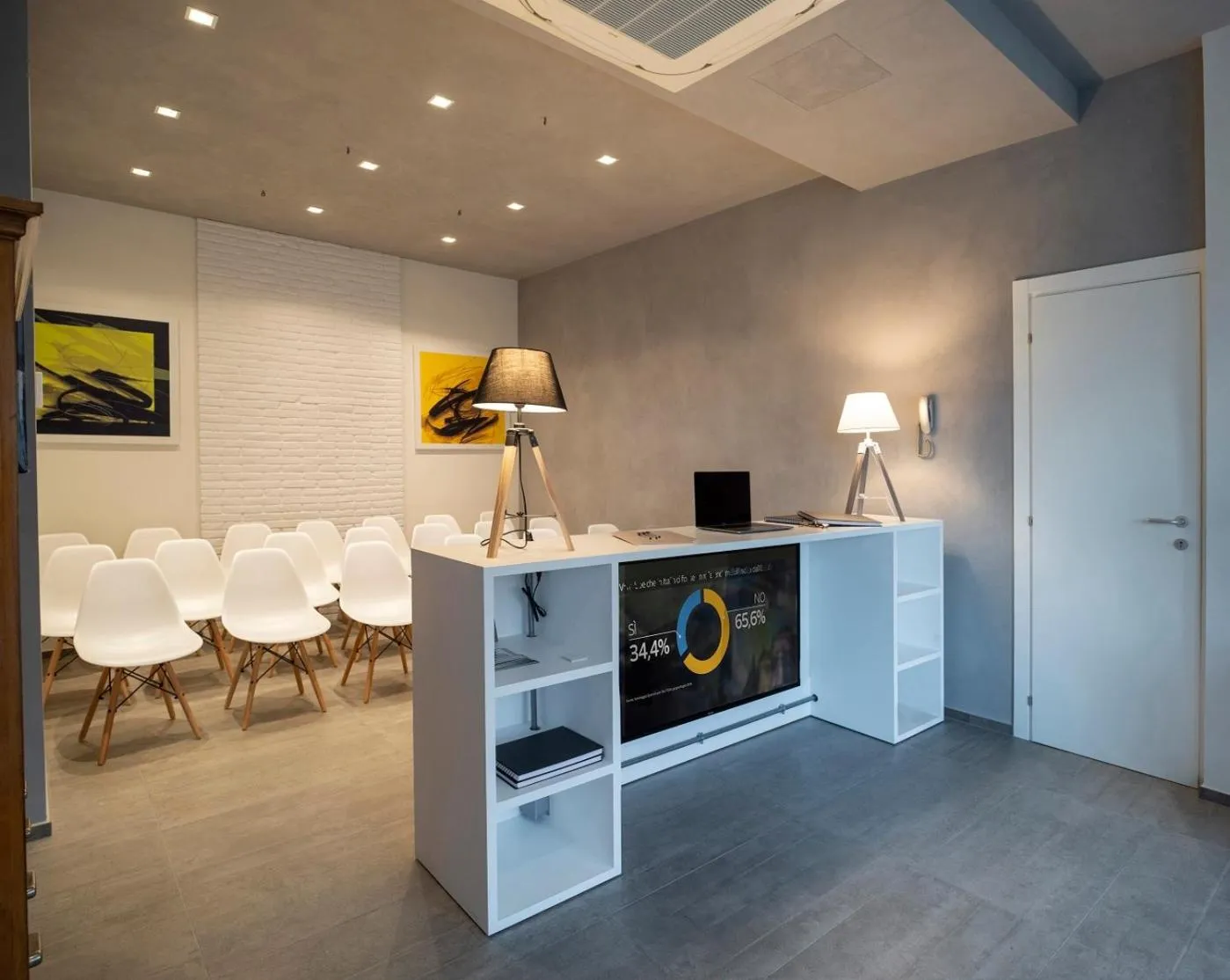 Communal lounge/ TV room in Hotel Dimorae Rooms and Suites - Apartments