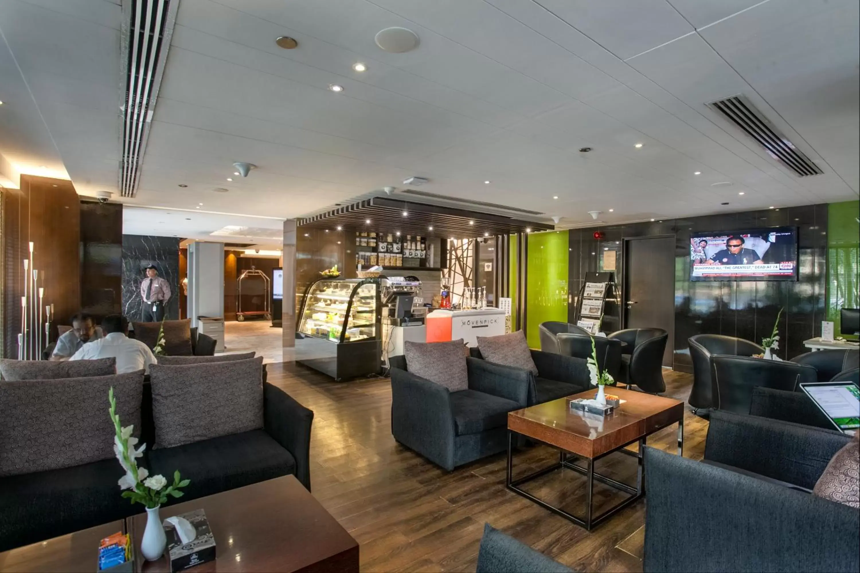 Lobby or reception, Lounge/Bar in Best Western Plus Maple Leaf