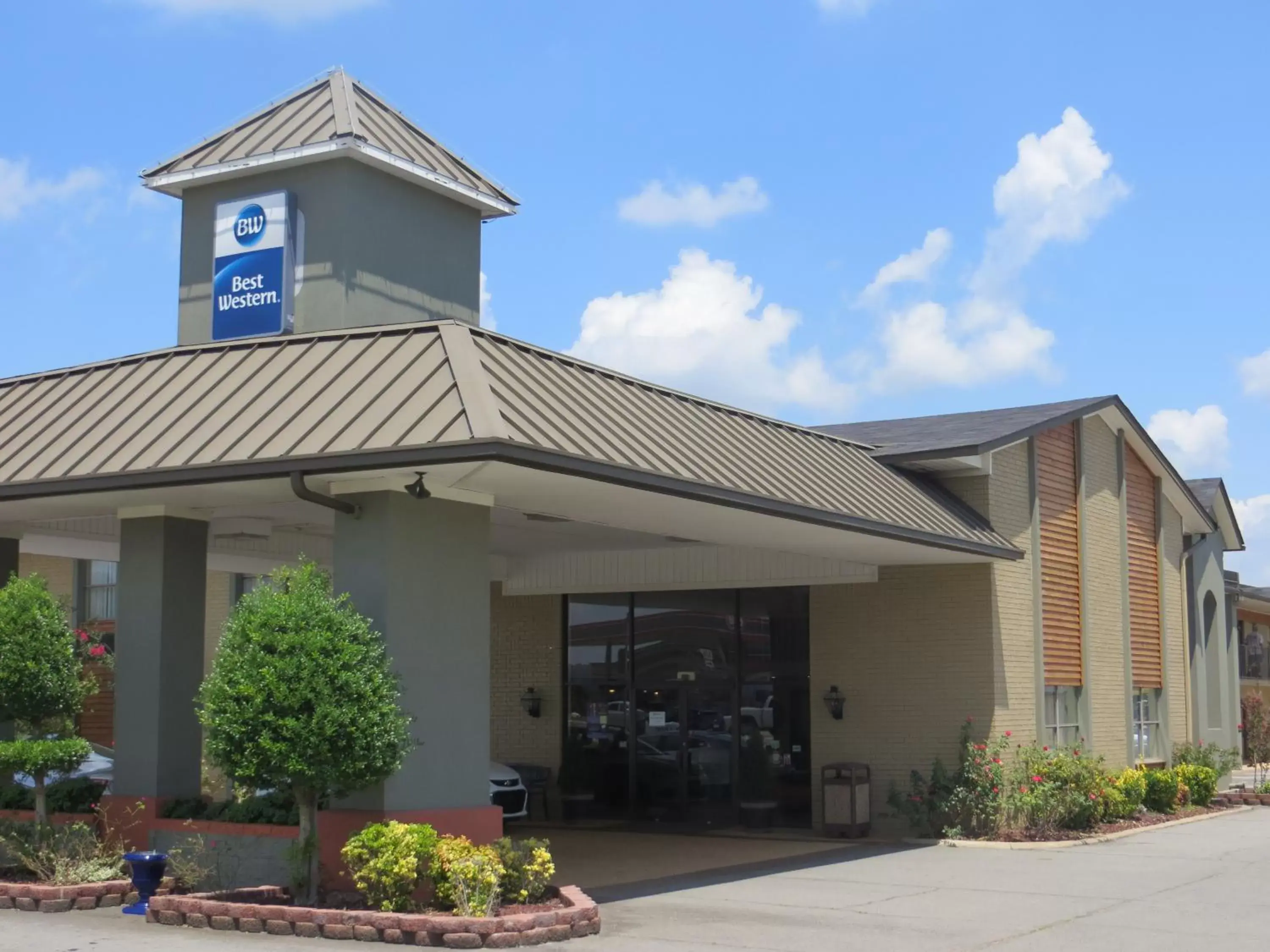 Facade/entrance, Property Building in Best Western Inn Russellville