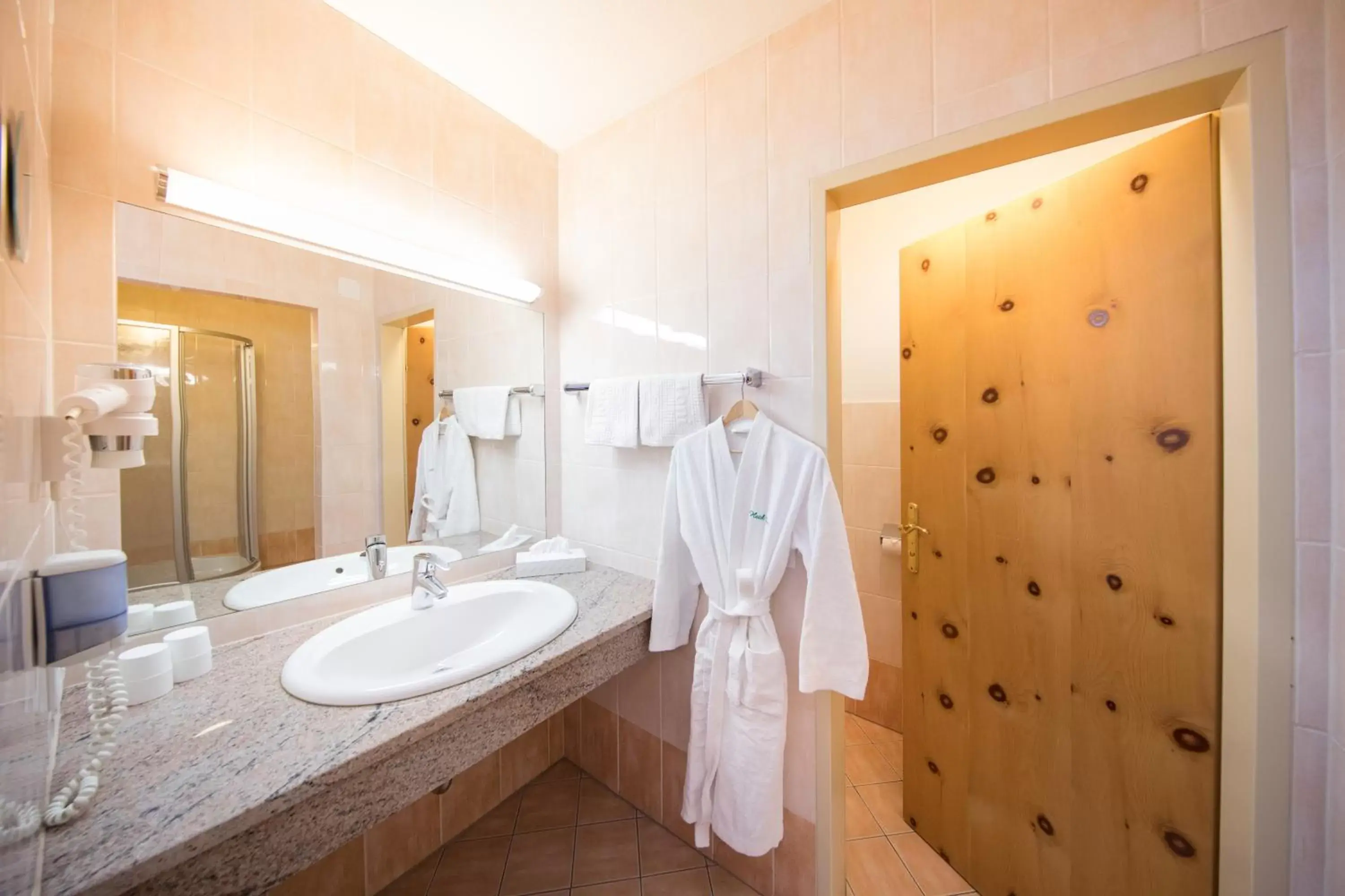 Bathroom in Hotel TONI inklusive Zell am See - Kaprun Sommerkarte