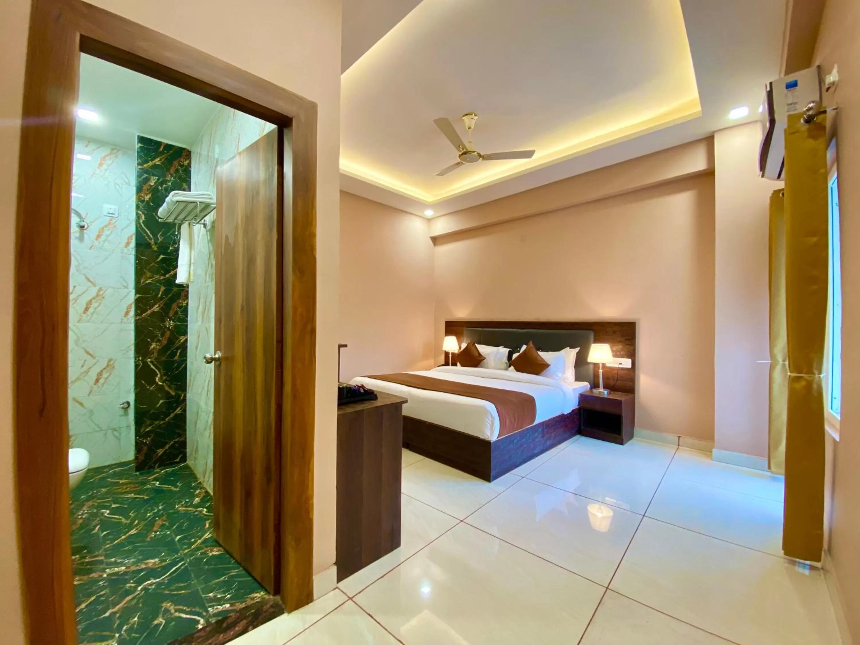 Bed in Hotel Shiv Inn Near Secret Waterfall