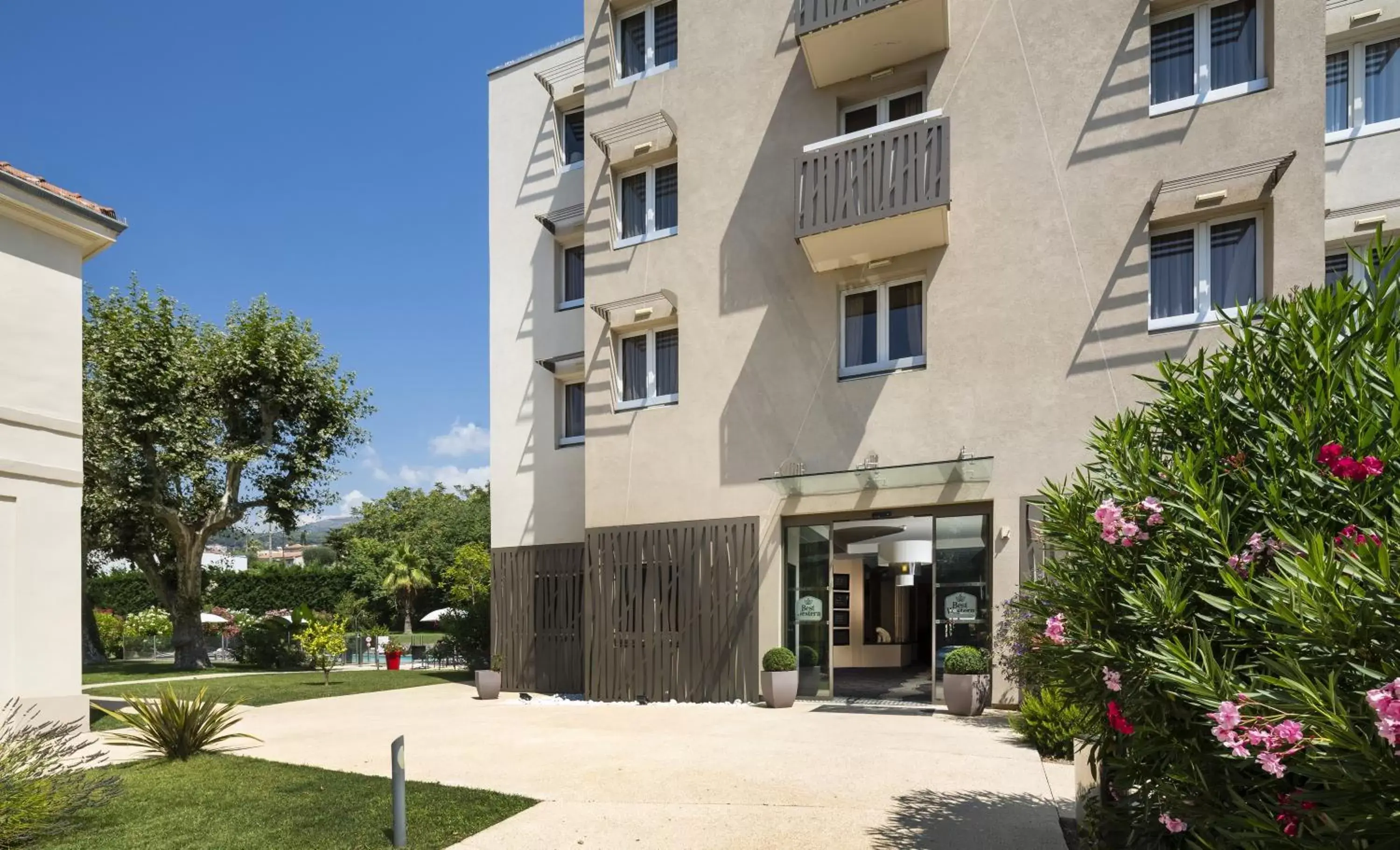 Facade/entrance, Property Building in Best Western PLUS Elixir Grasse