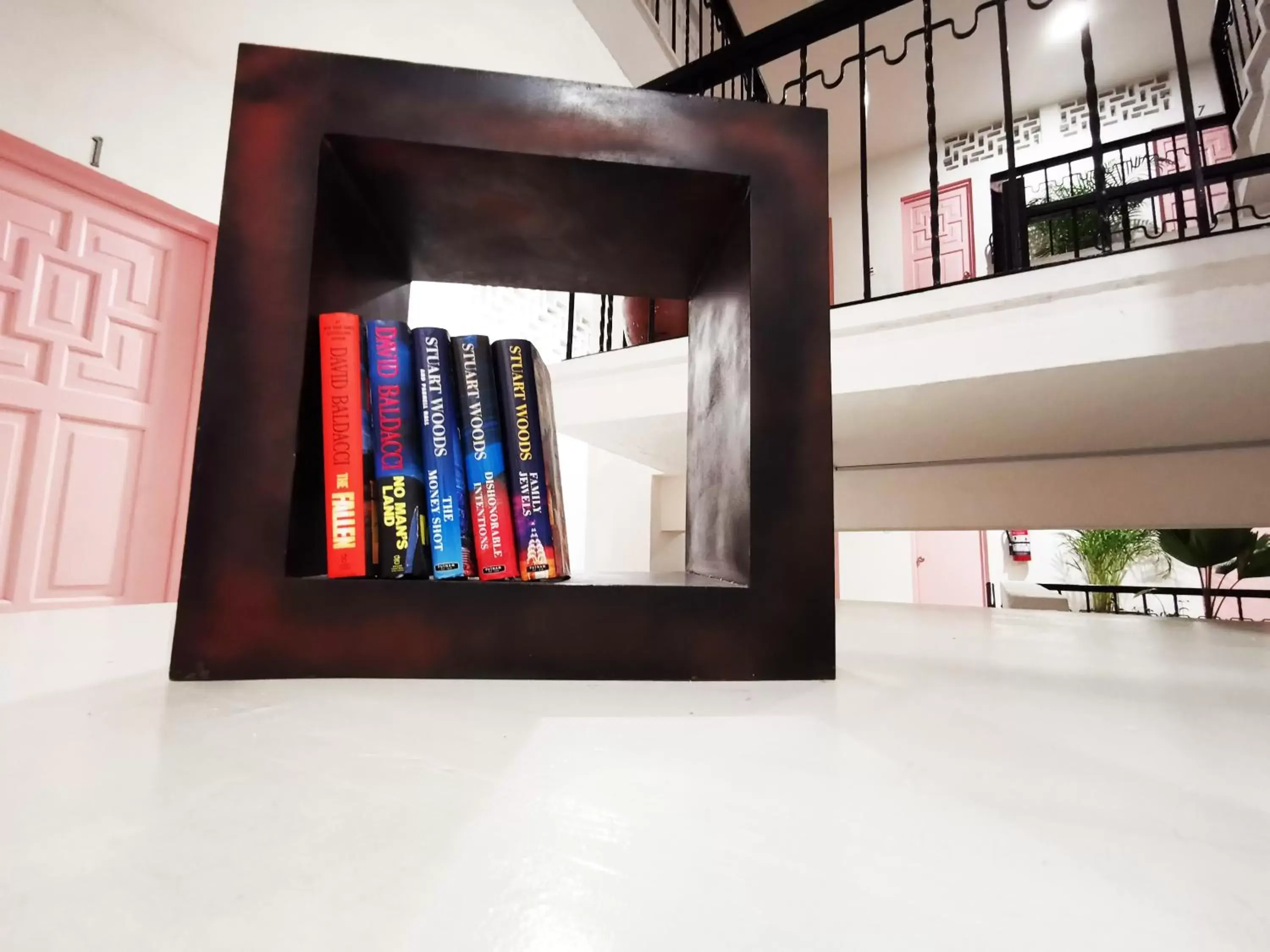 Library in Hotel Tropicus Boutique