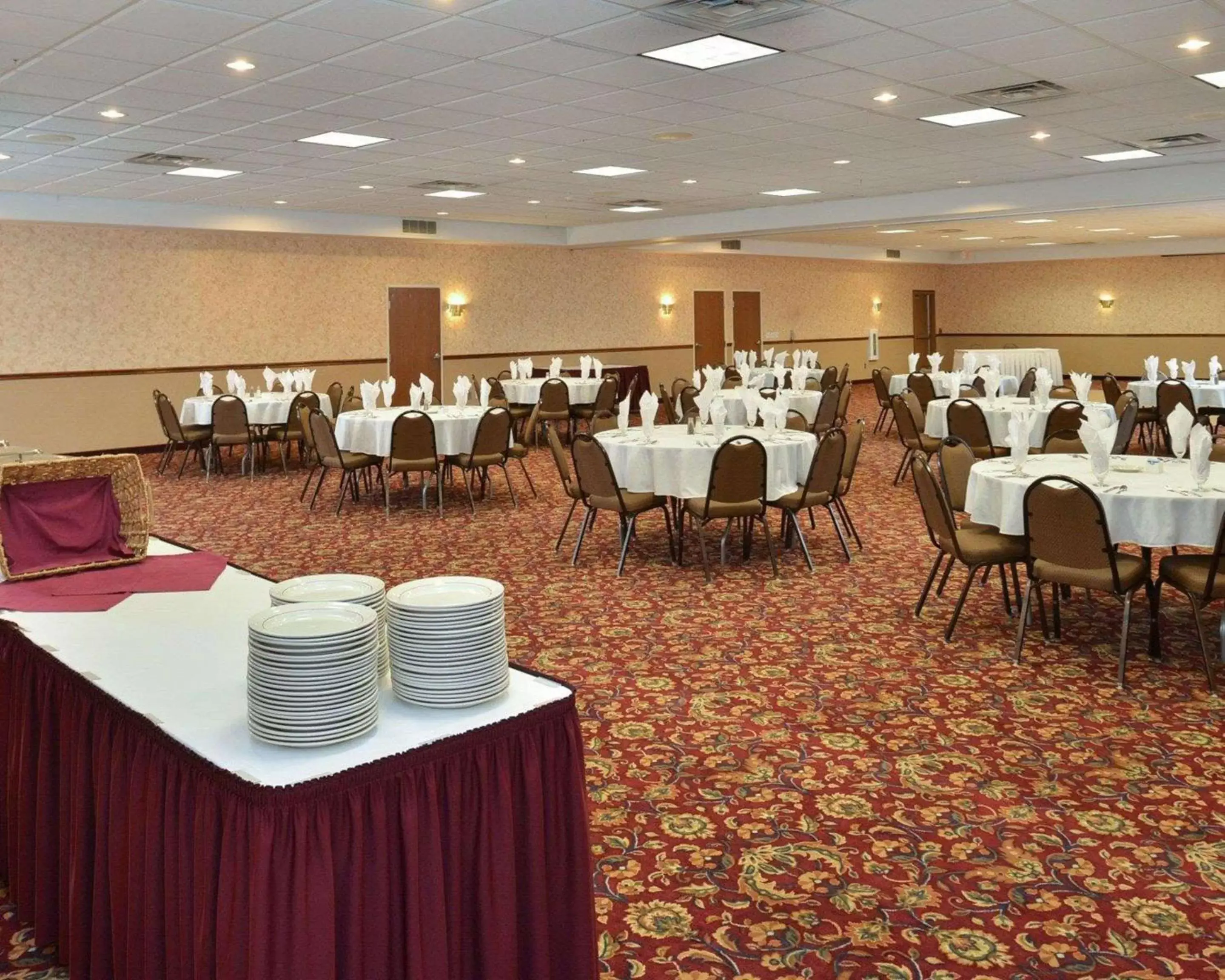 On site, Restaurant/Places to Eat in Quality Inn & Suites Fort Madison near Hwy 61