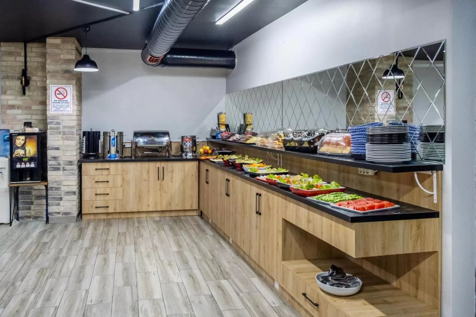 Coffee/tea facilities in The Queen Hotel