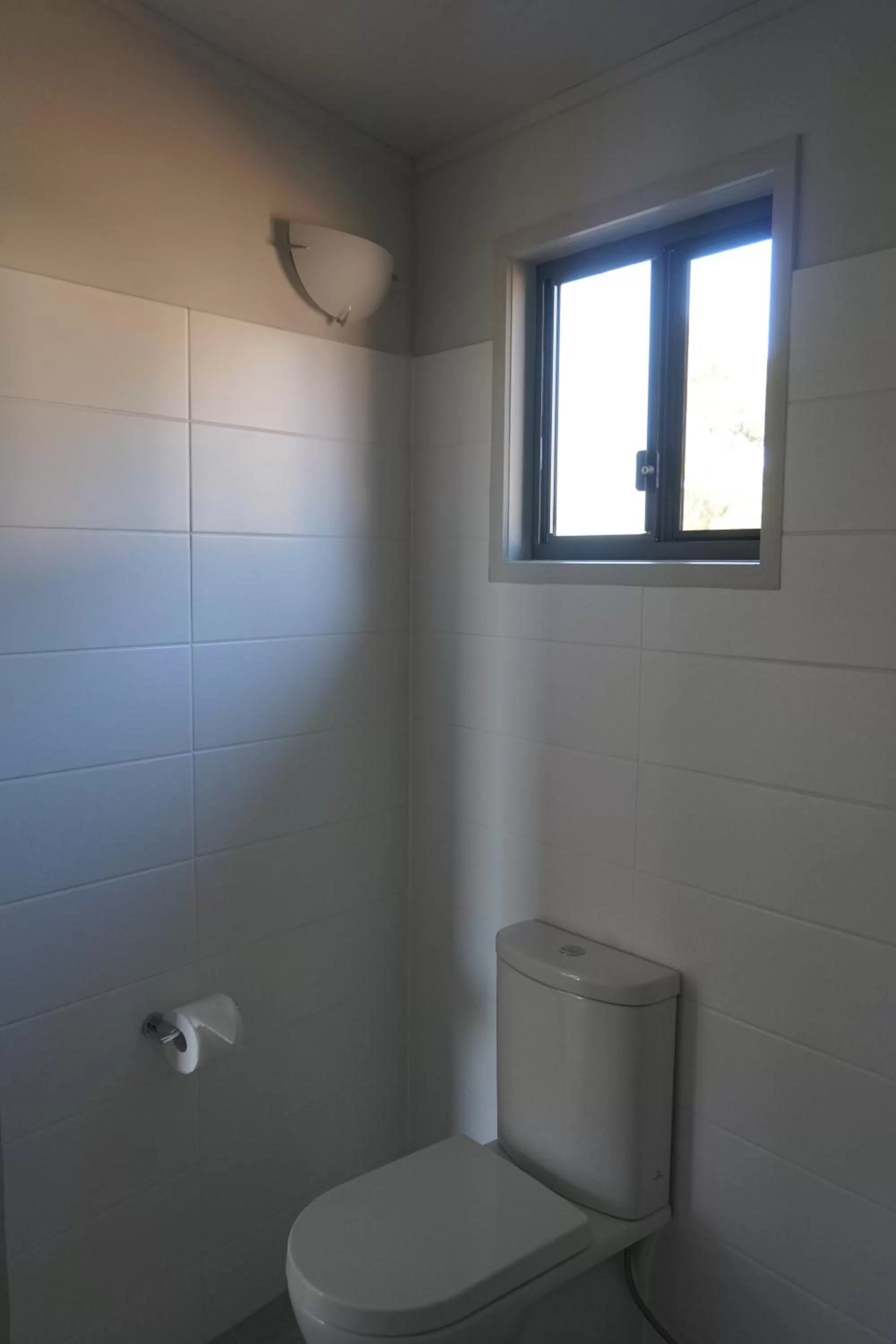 Toilet in Narangba Motel (formerly Brisbane North B&B and Winery)