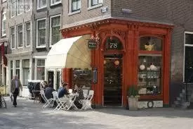 On site in Jordaan Suite bed and bubbles