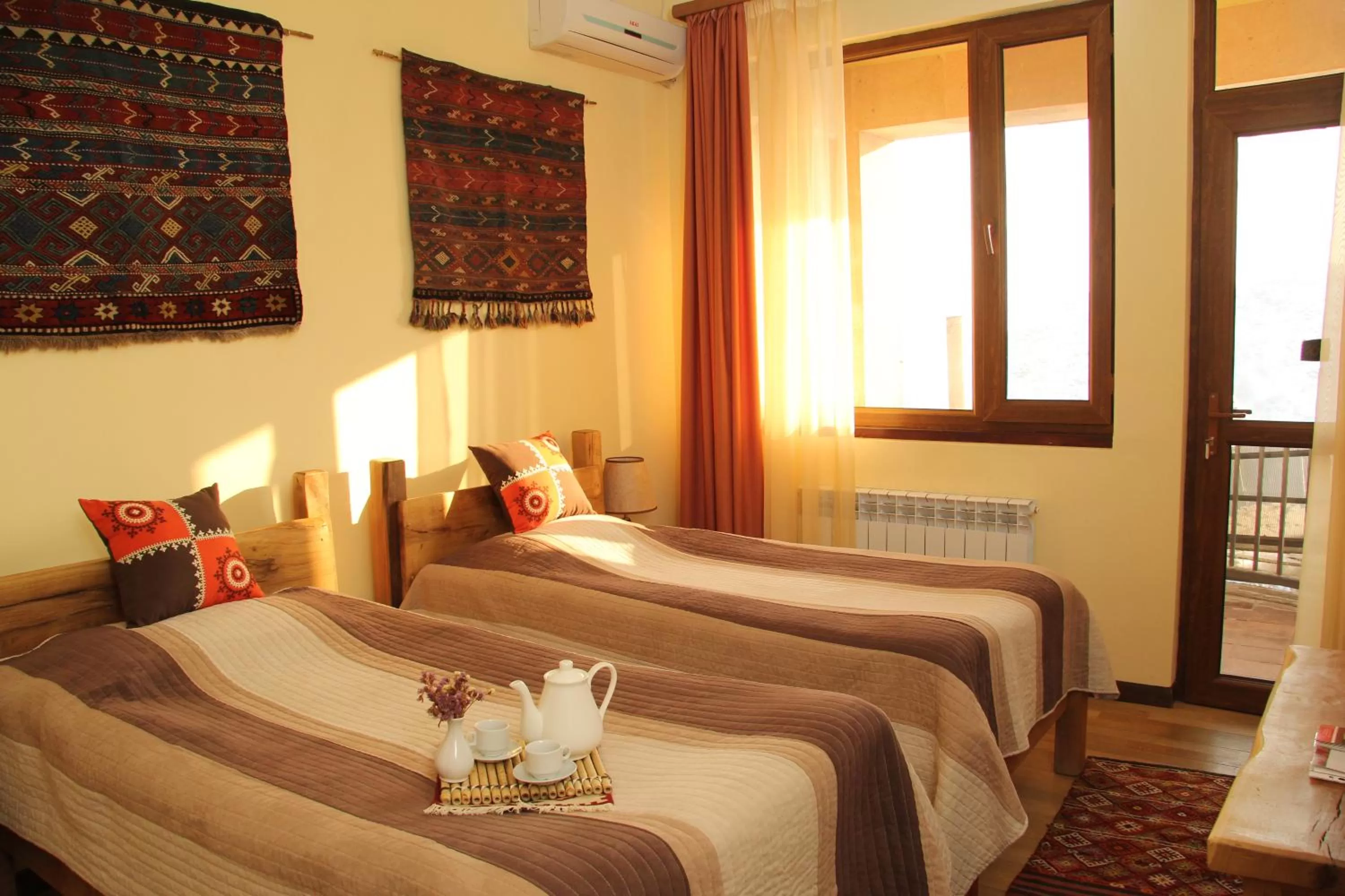 Balcony/Terrace, Bed in Silk Road Hotel