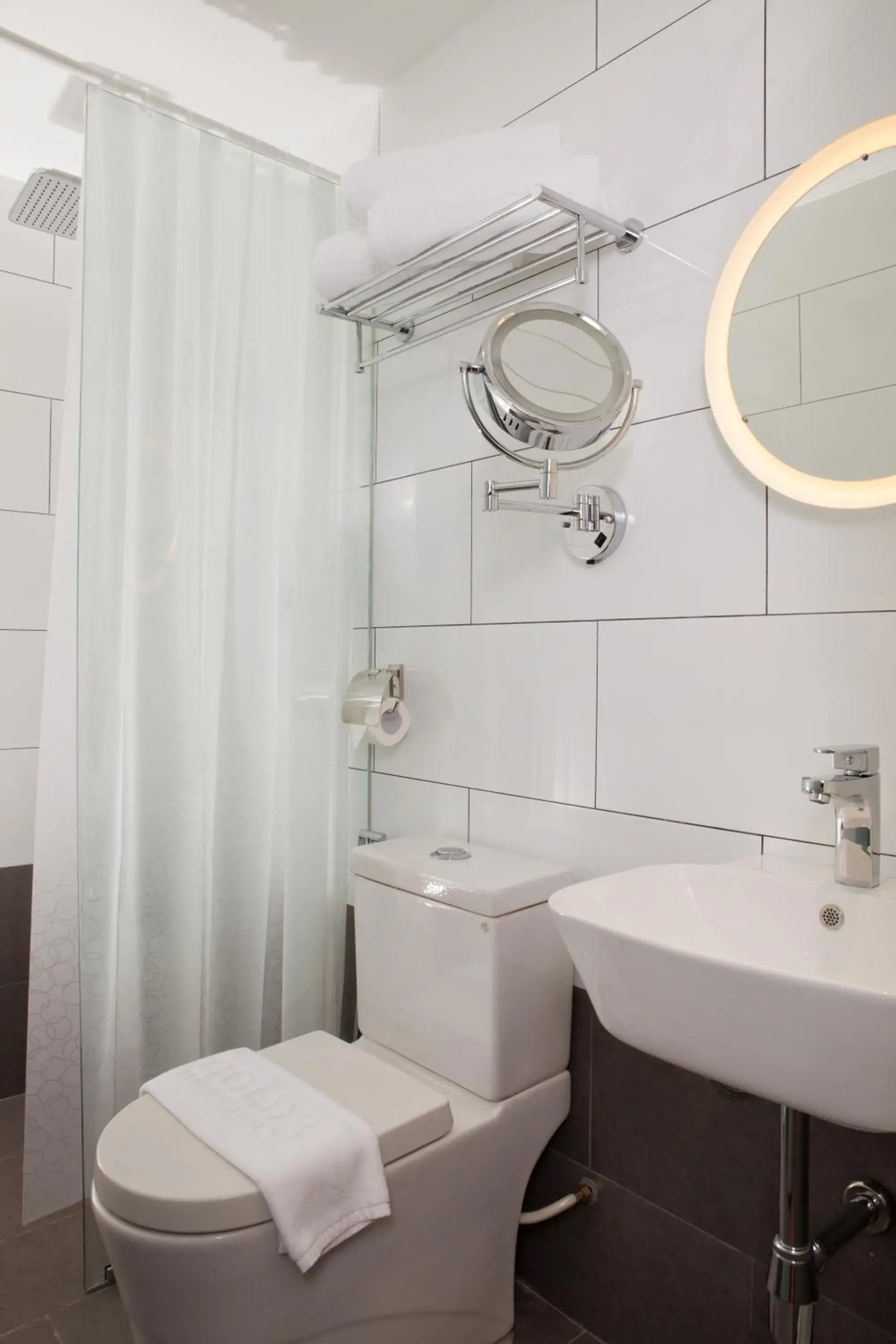 Toilet, Bathroom in Gold3 Boutique Hotel