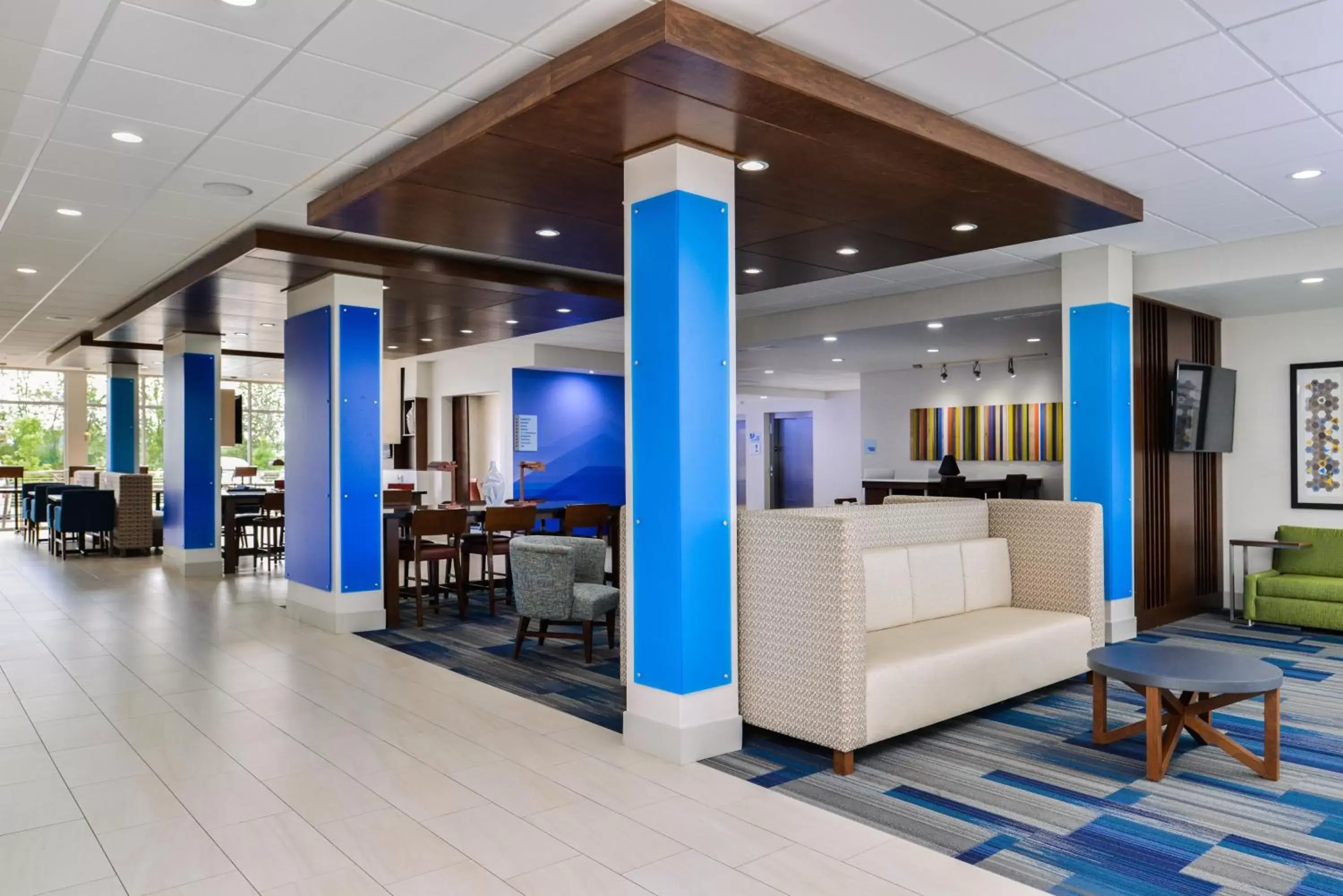 Breakfast, Lobby/Reception in Holiday Inn Express & Suites - Siloam Springs, an IHG Hotel