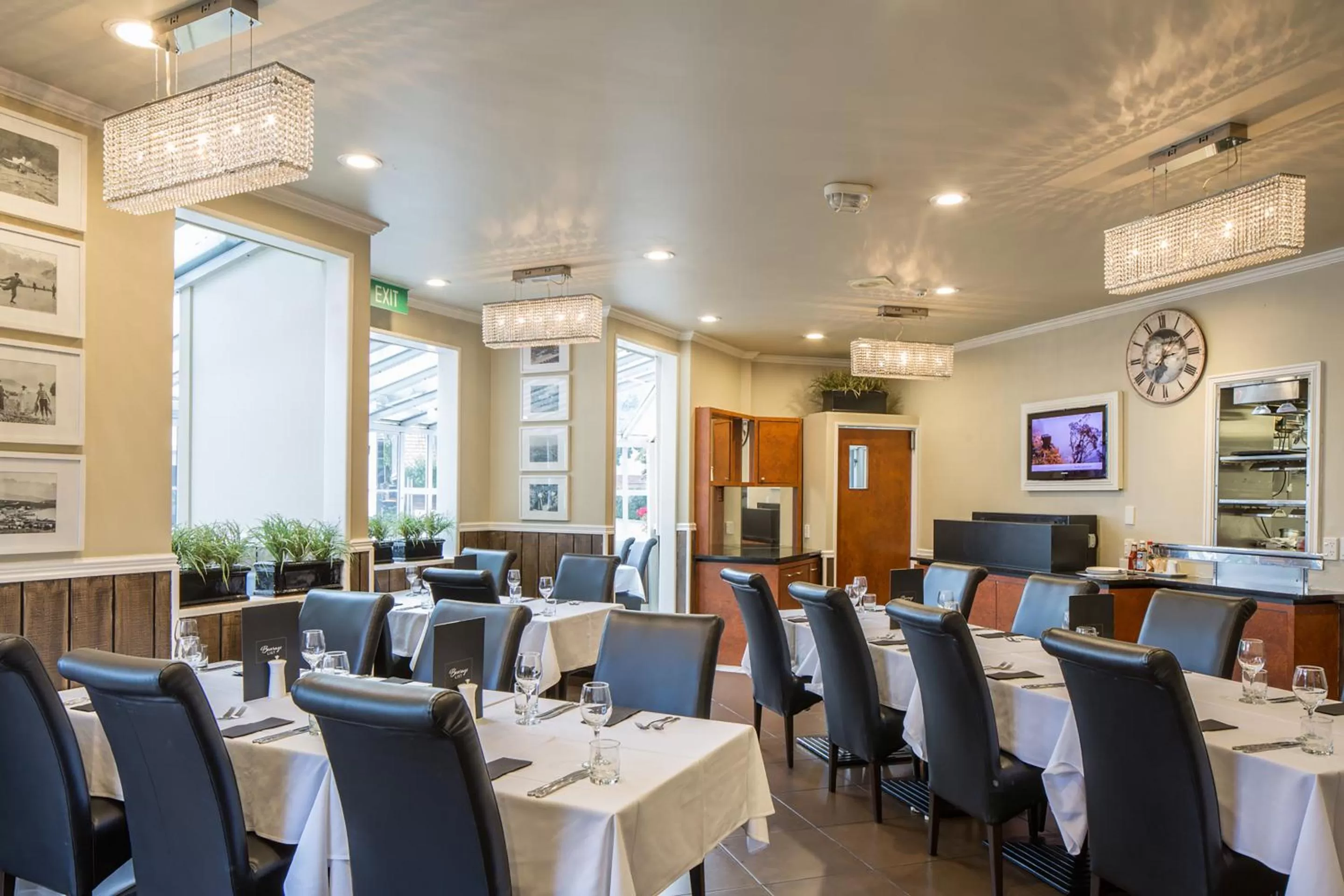 Restaurant/places to eat in Pavilions Hotel