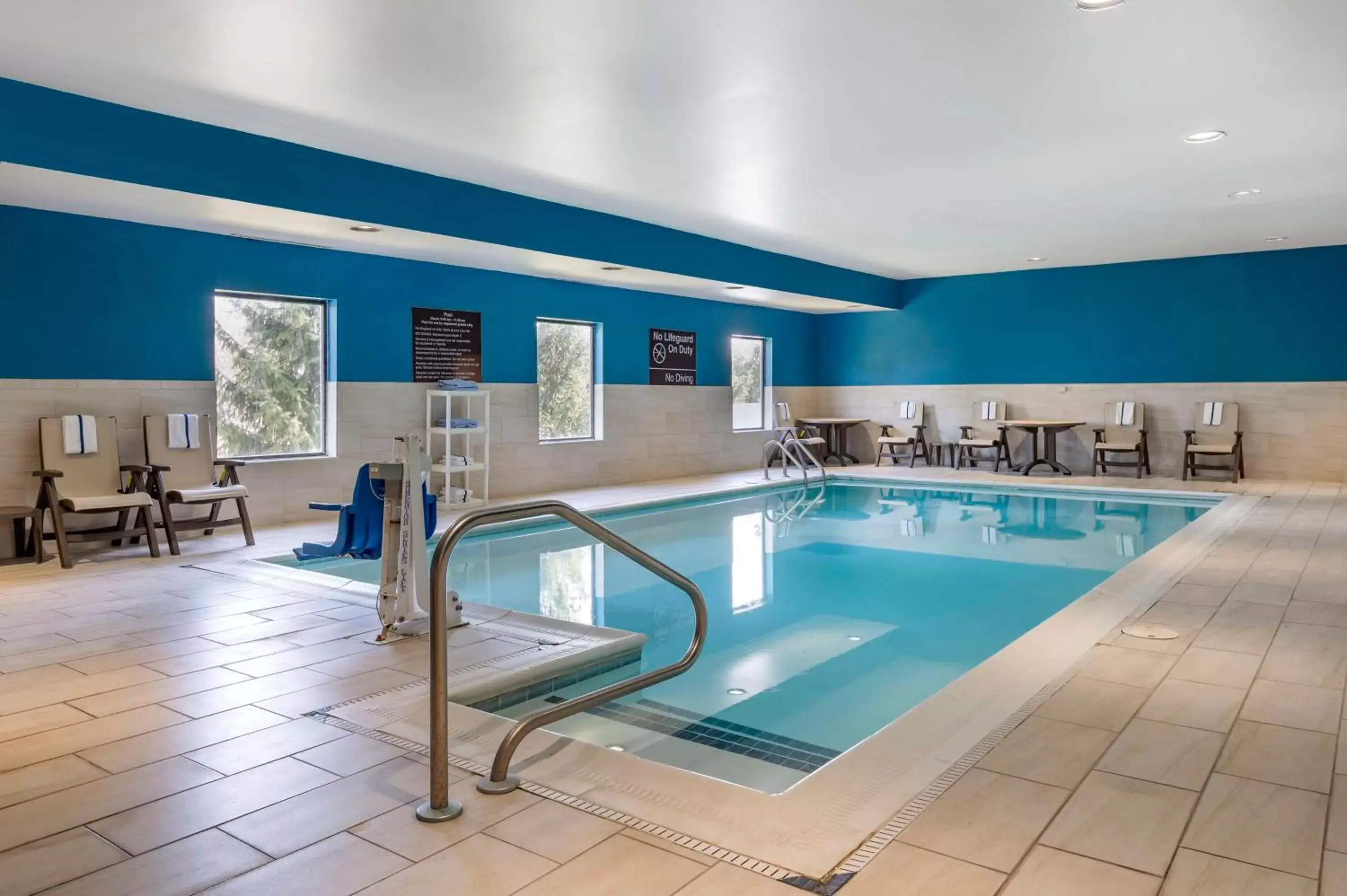 Pool view in Hampton Inn Greenfield Pool view in Hampton Inn Greenfield