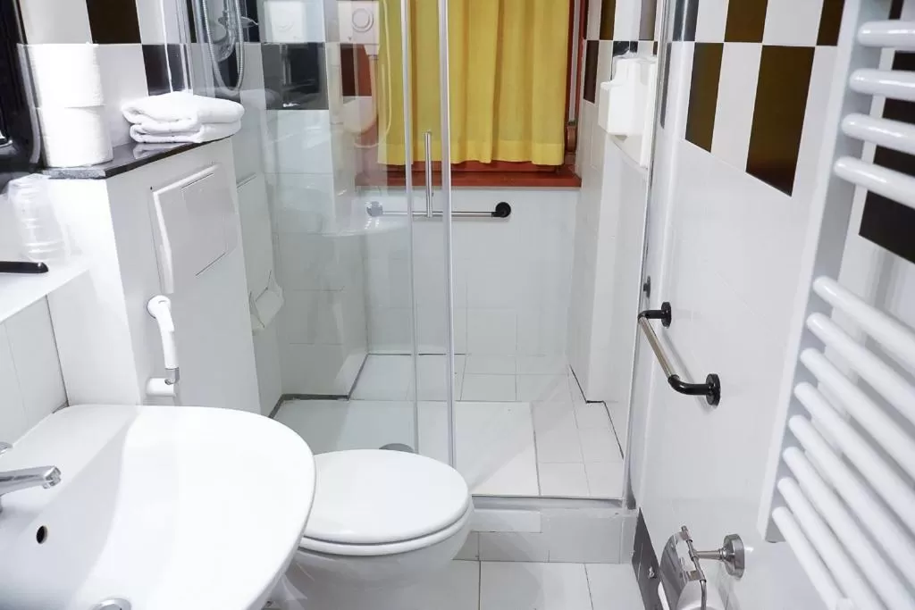 Shower in Hotel Letizia