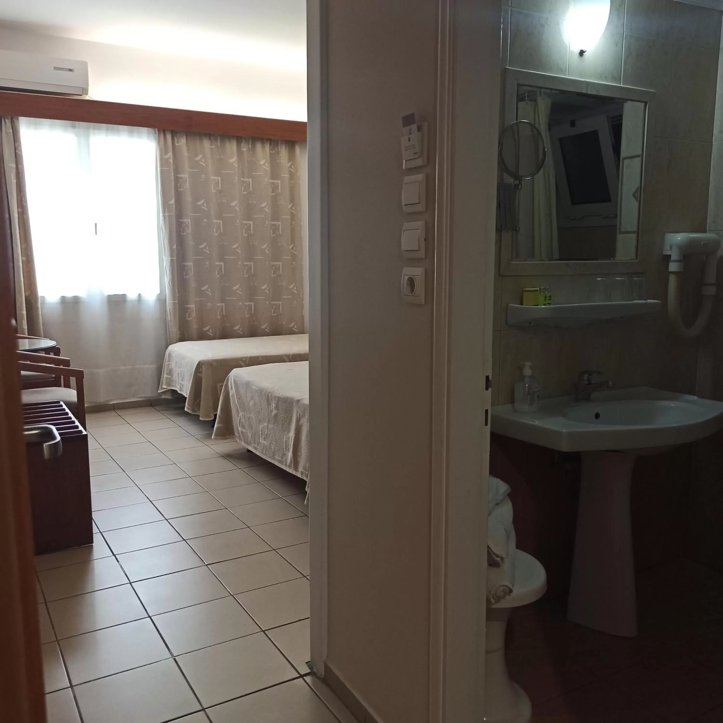 Bedroom, Bathroom in Hotel Solomou Athens