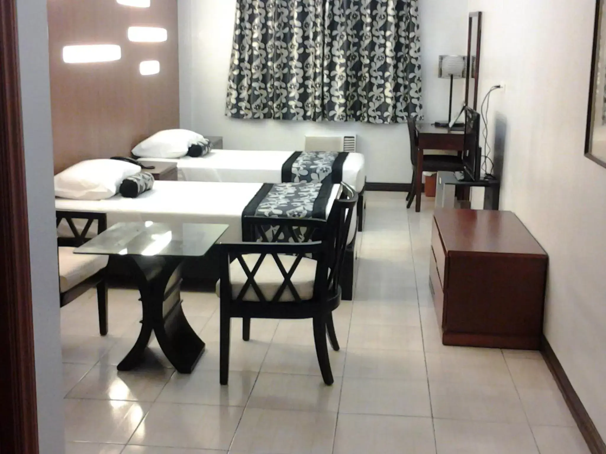 Bed, Dining Area in Jupiter Suites