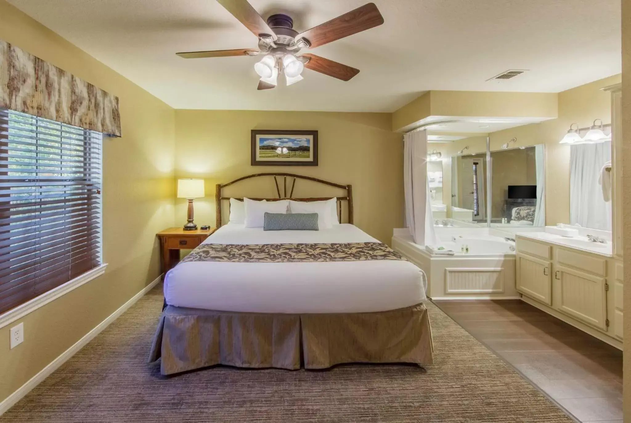 Photo of the whole room, Bed in Holiday Inn Club Vacations Piney Shores Resort at Lake Conroe