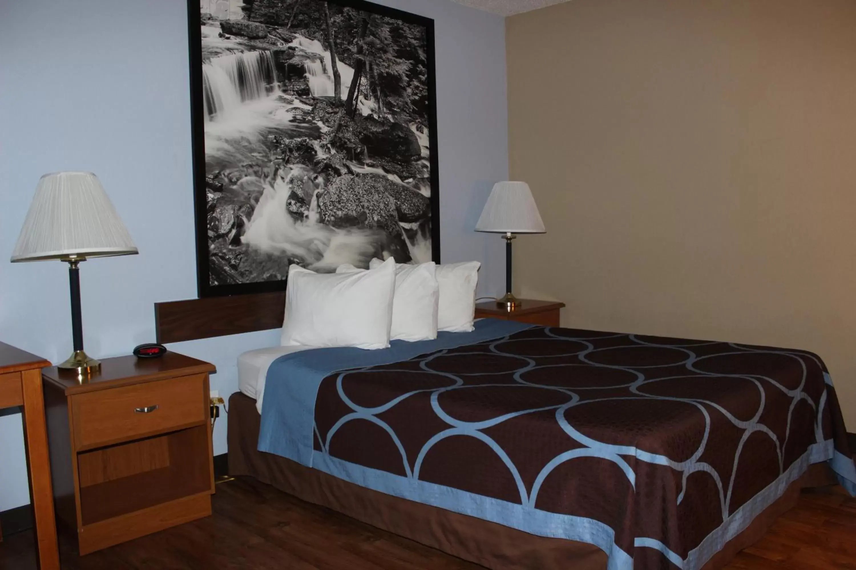 Bed in Super 8 by Wyndham Stroudsburg