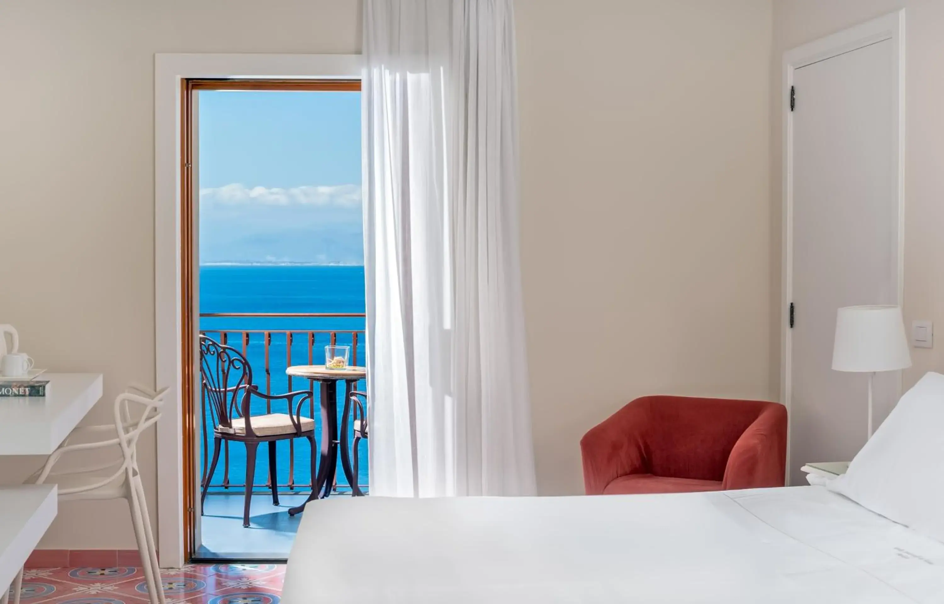 Balcony/Terrace, Bed in Hotel Belair