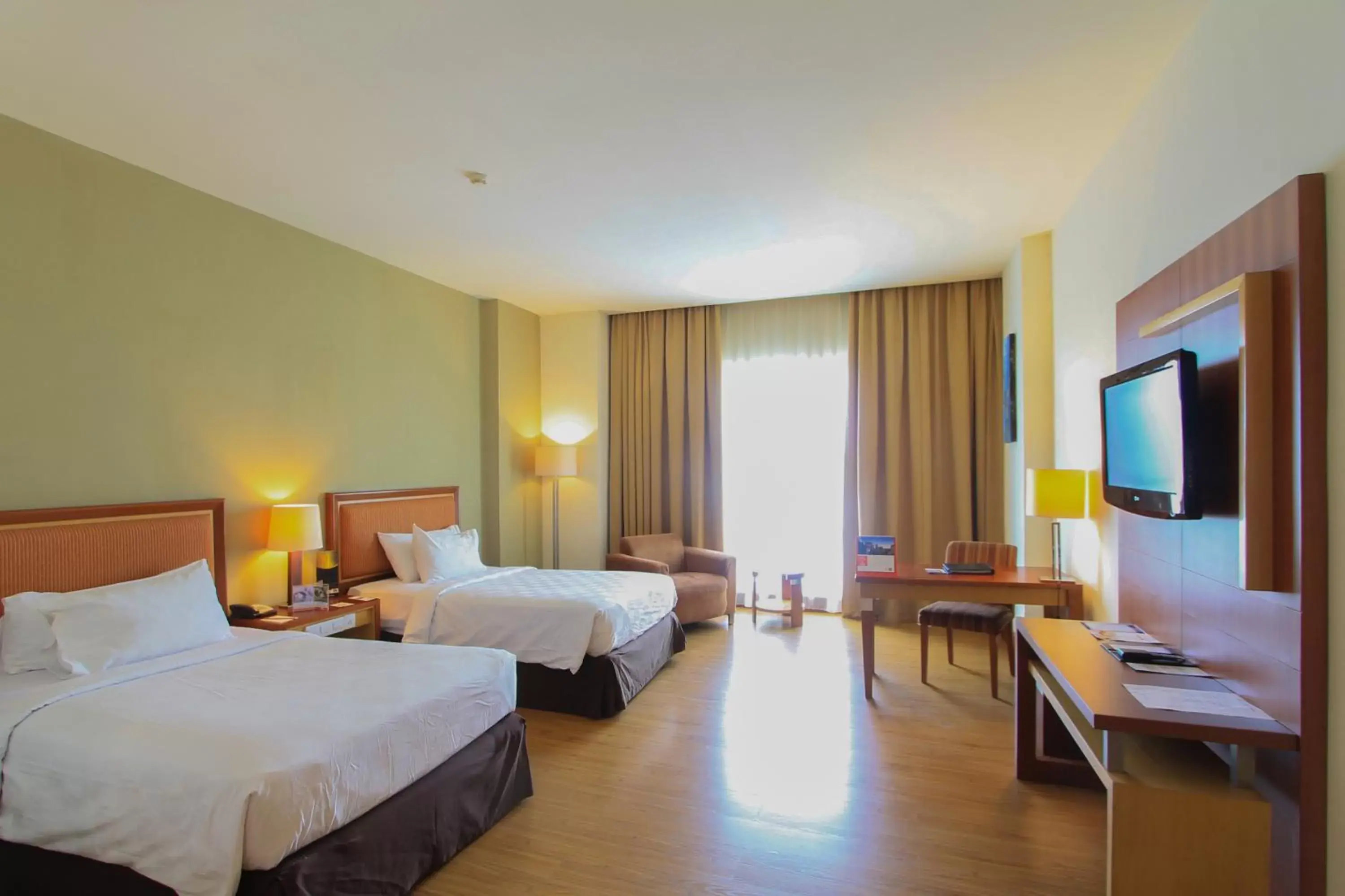 Photo of the whole room, Bed in Swiss-Belhotel Maleosan Manado Photo of the whole room, Bed in Swiss-Belhotel Maleosan Manado