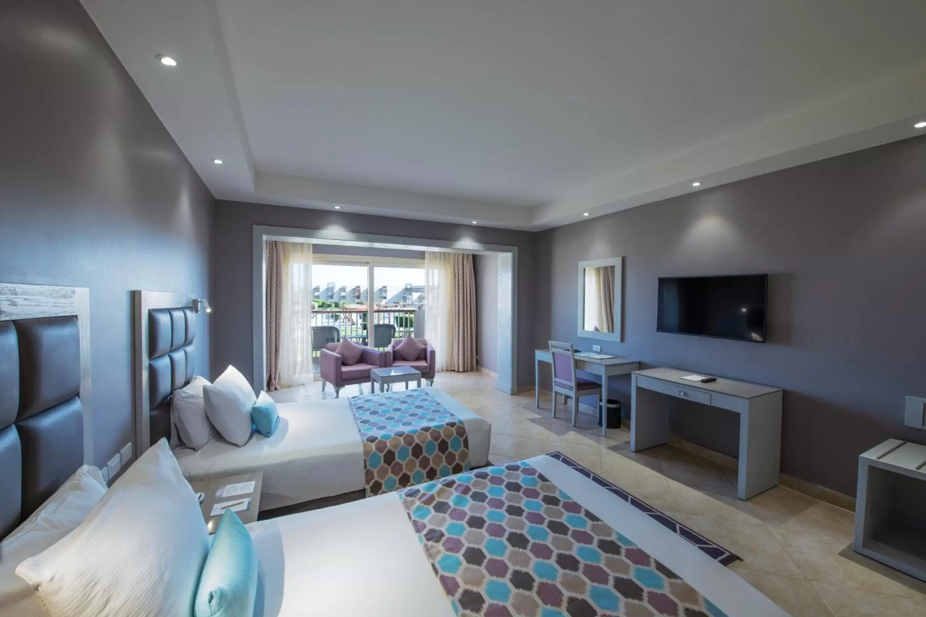 Bedroom, Seating Area in Sunrise Crystal Bay Resort -Grand Select