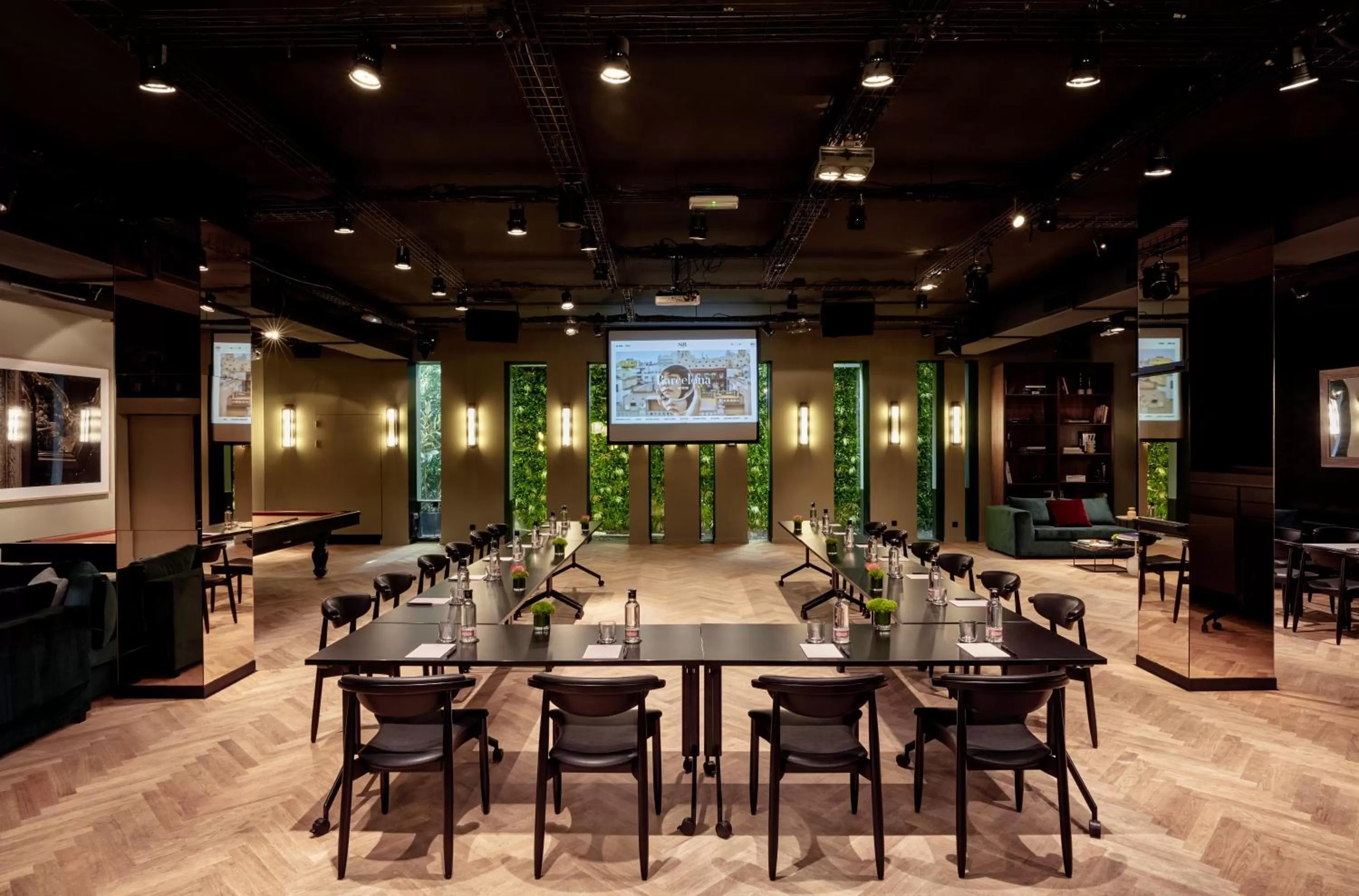 Meeting/conference room in Sir Victor Hotel, part of Sircle Collection