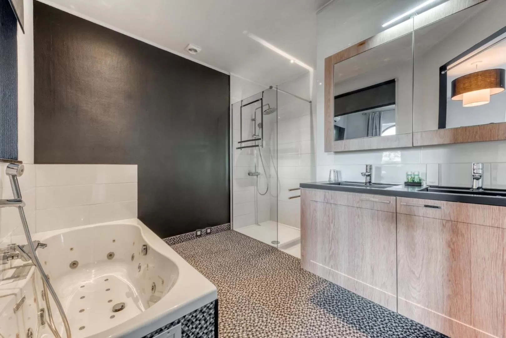 Bathroom in Hôtel de la Gare