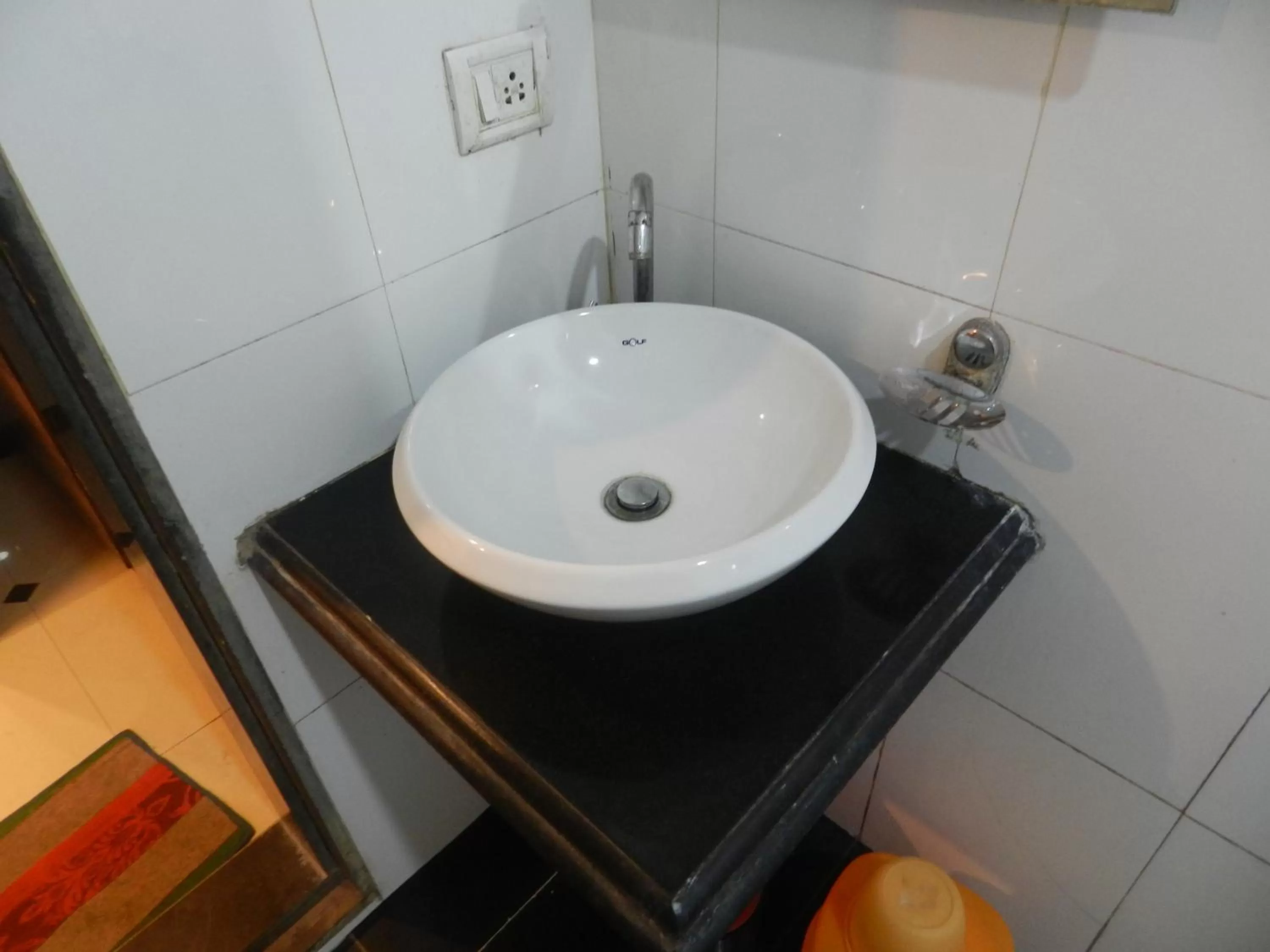 Bathroom in Sayeban Hotel