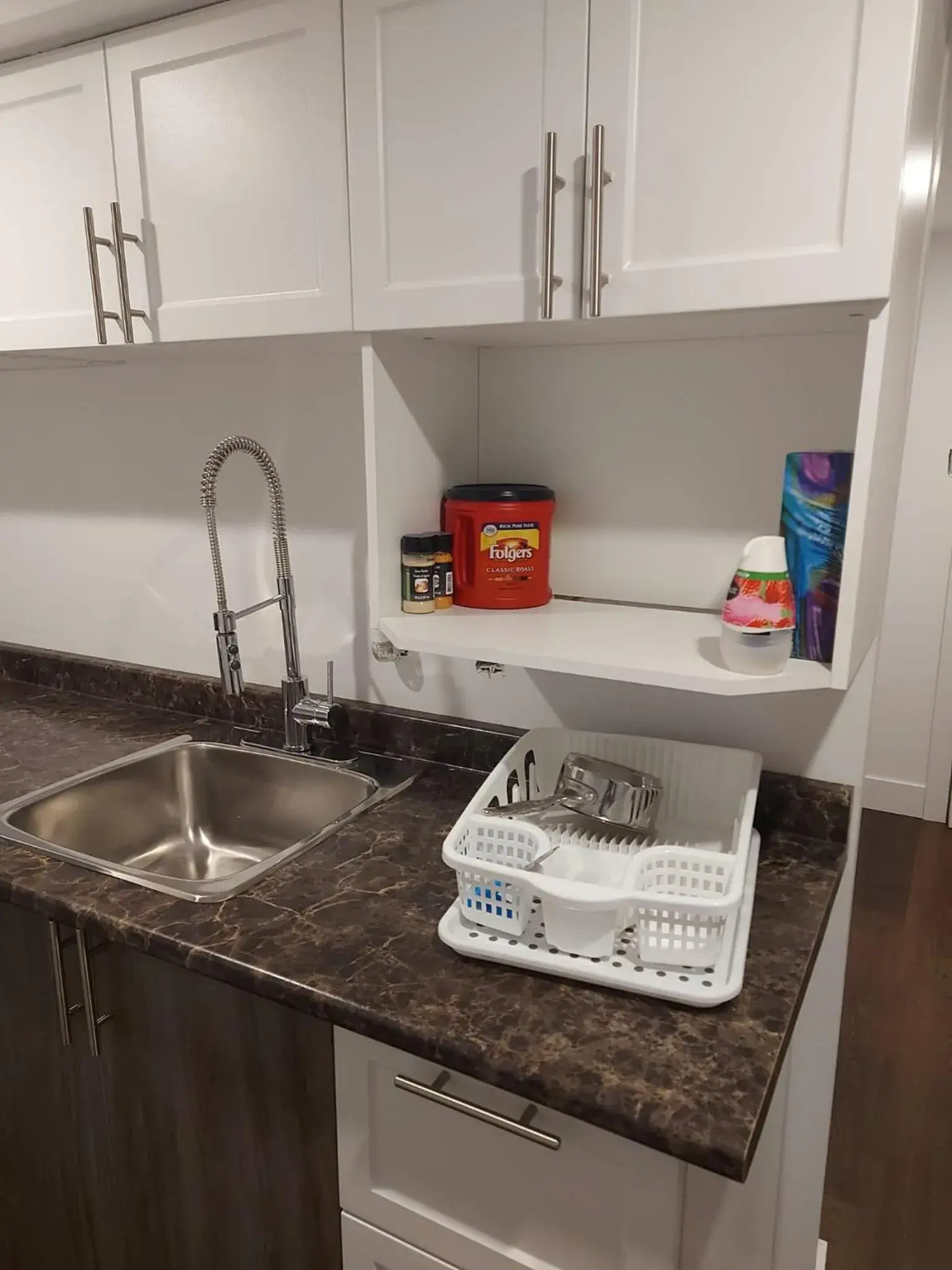 Kitchen/Kitchenette in Auberge Motel LA RÉFÉRENCE