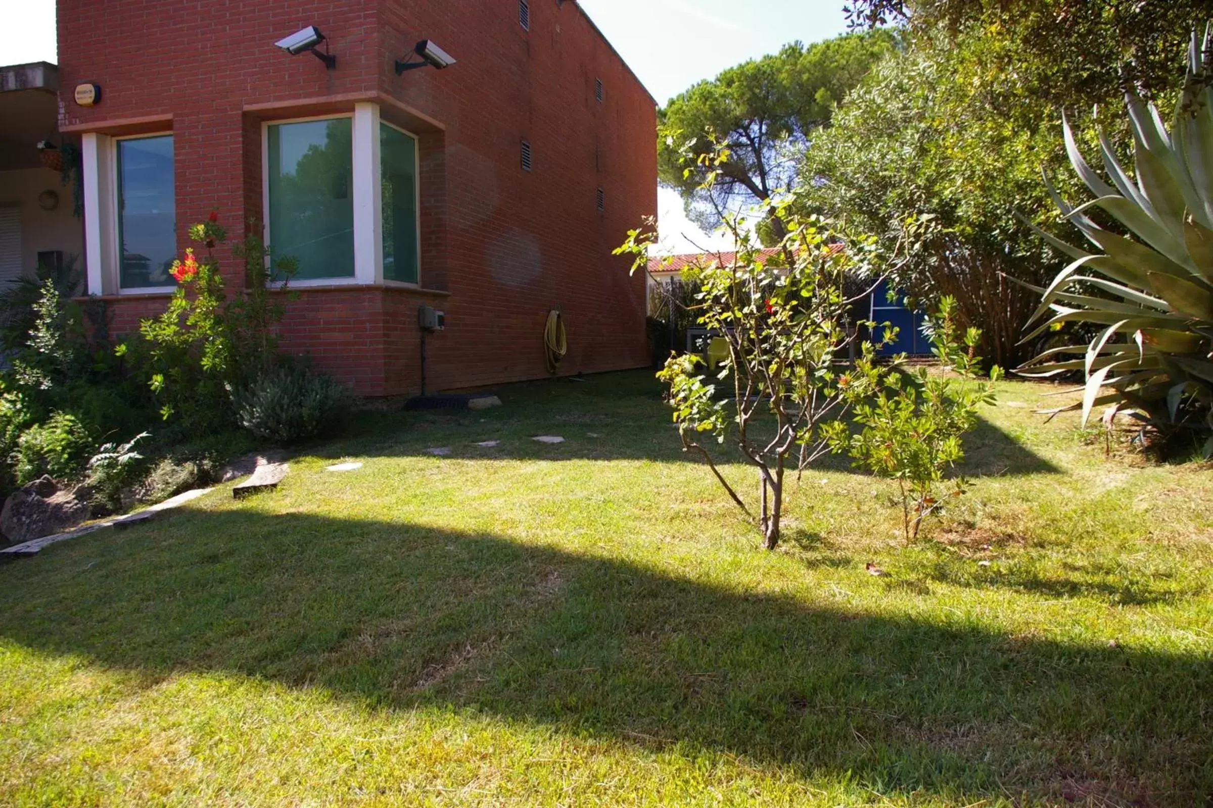 Garden view, Property Building in B&B Inés