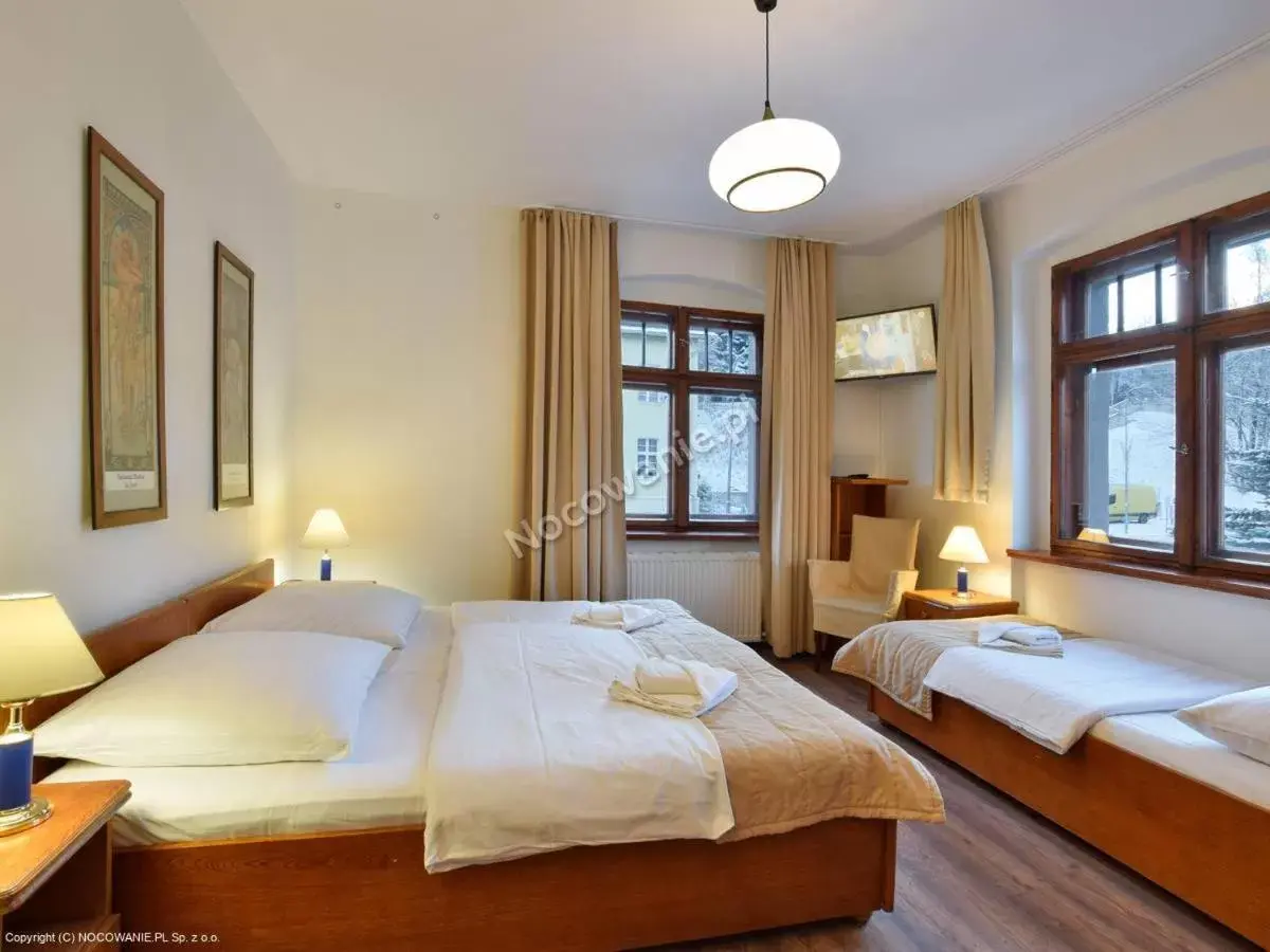 Triple Room with Private Bathroom in REZYDENCJA MARIA Karpacz Triple Room with Private Bathroom in REZYDENCJA MARIA Karpacz