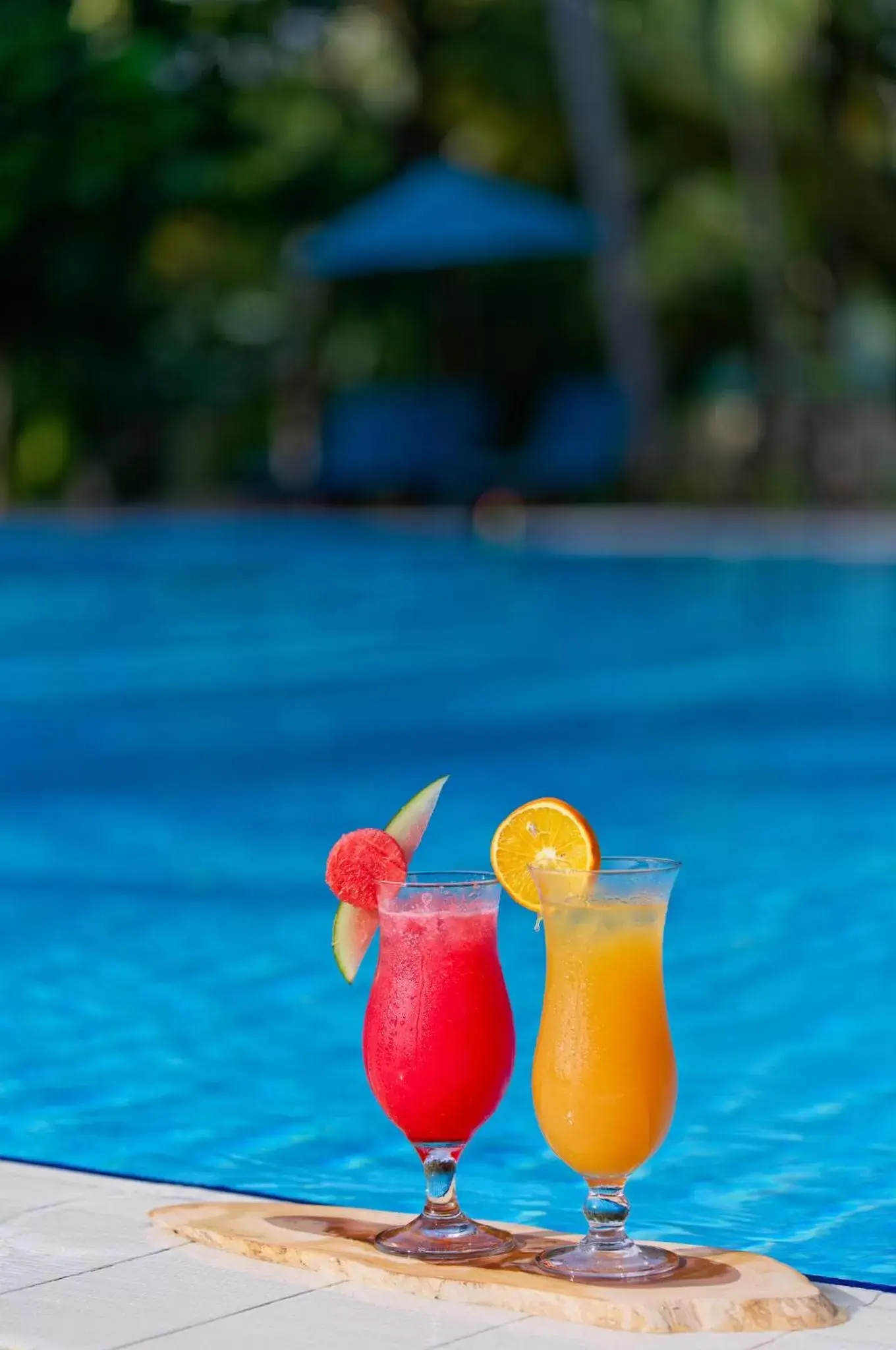 Lounge or bar, Swimming Pool in Canareef Resort Maldives