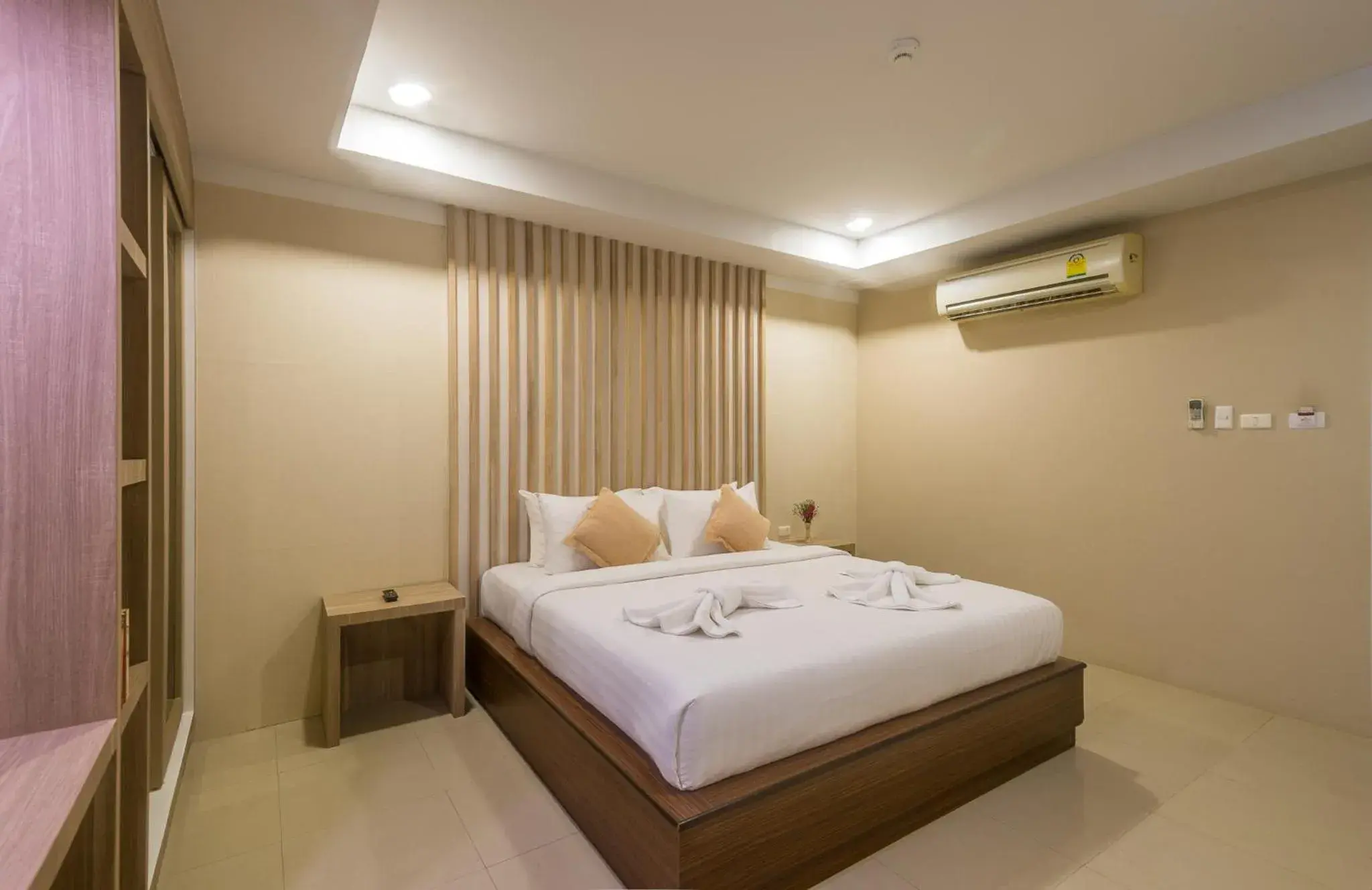 Bed in Lanta Sand Resort & Spa