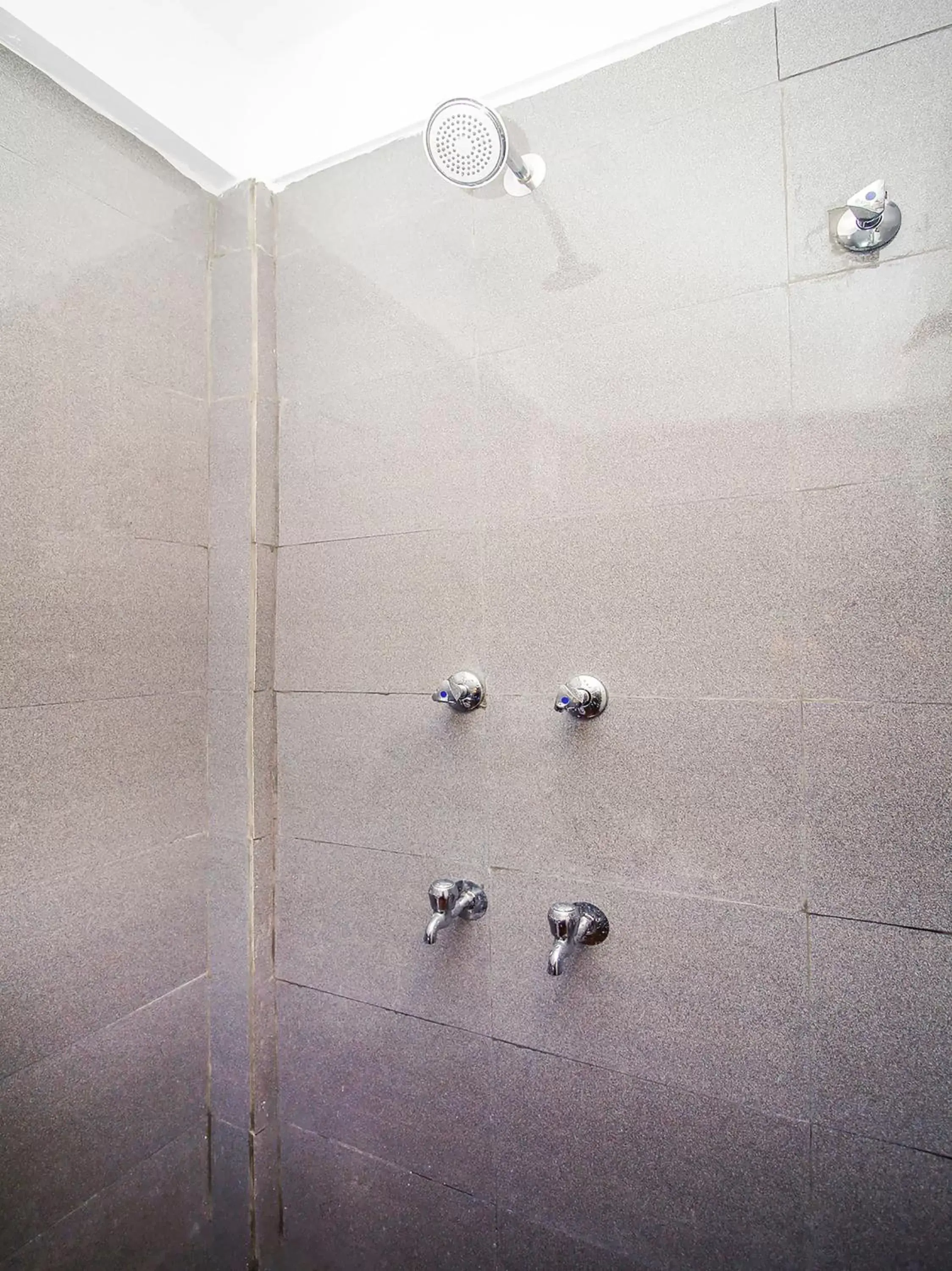 Bathroom in HOTEL BOOPATHI Madurai Bathroom in HOTEL BOOPATHI Madurai