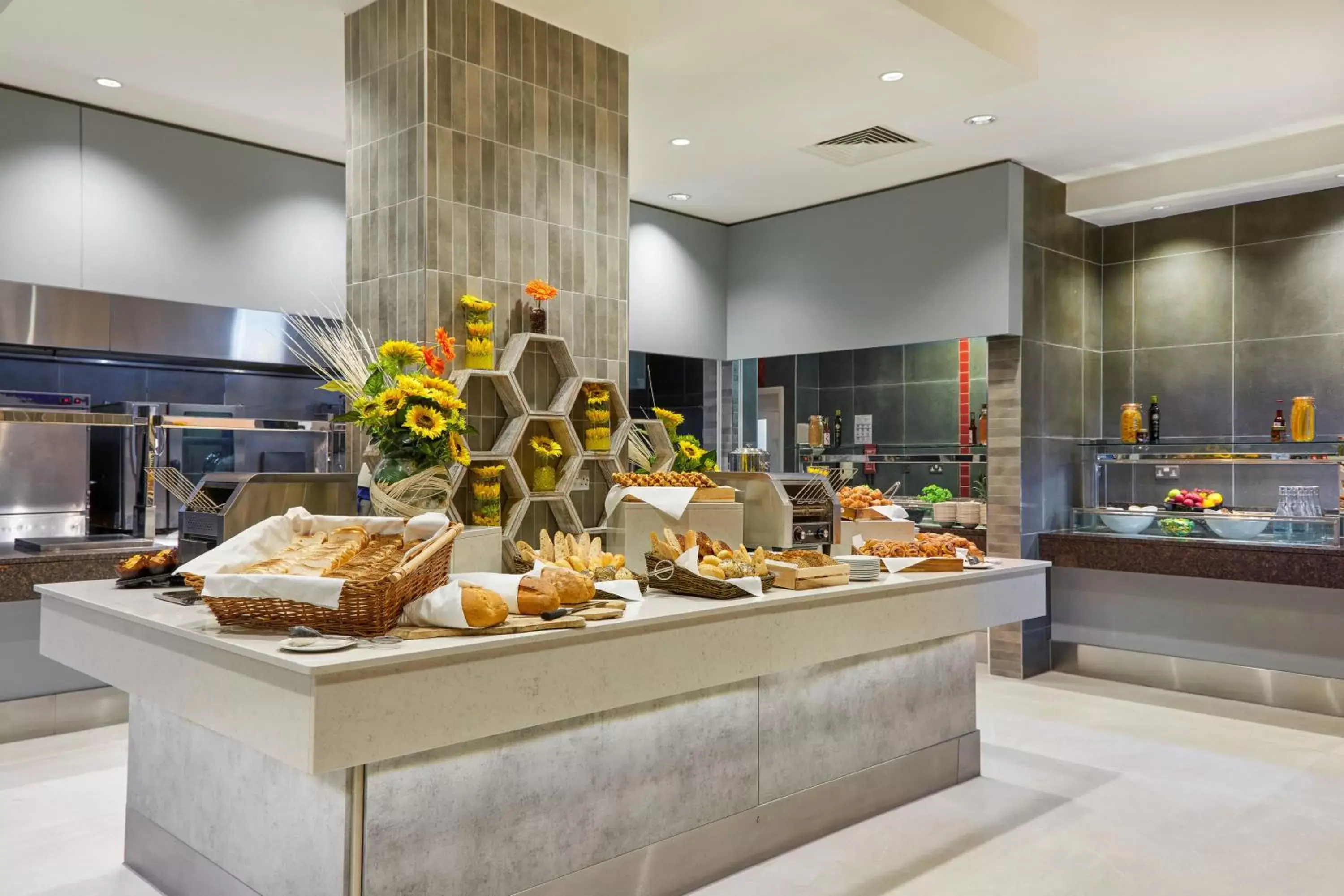 Restaurant/places to eat, Food in Crowne Plaza Dublin Blanchardstown, an IHG Hotel