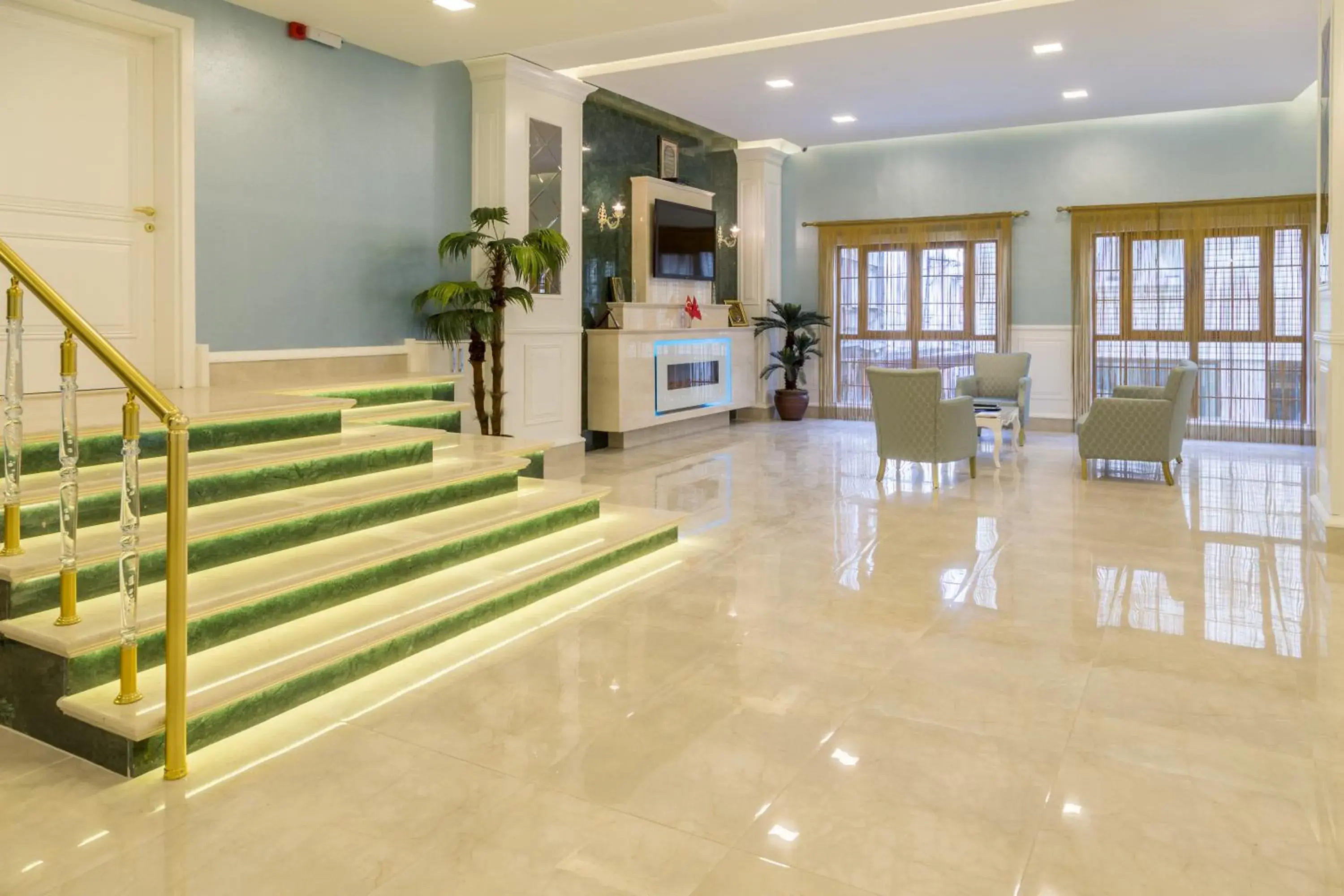 Communal lounge/ TV room, Lobby/Reception in Bursa Palas Hotel