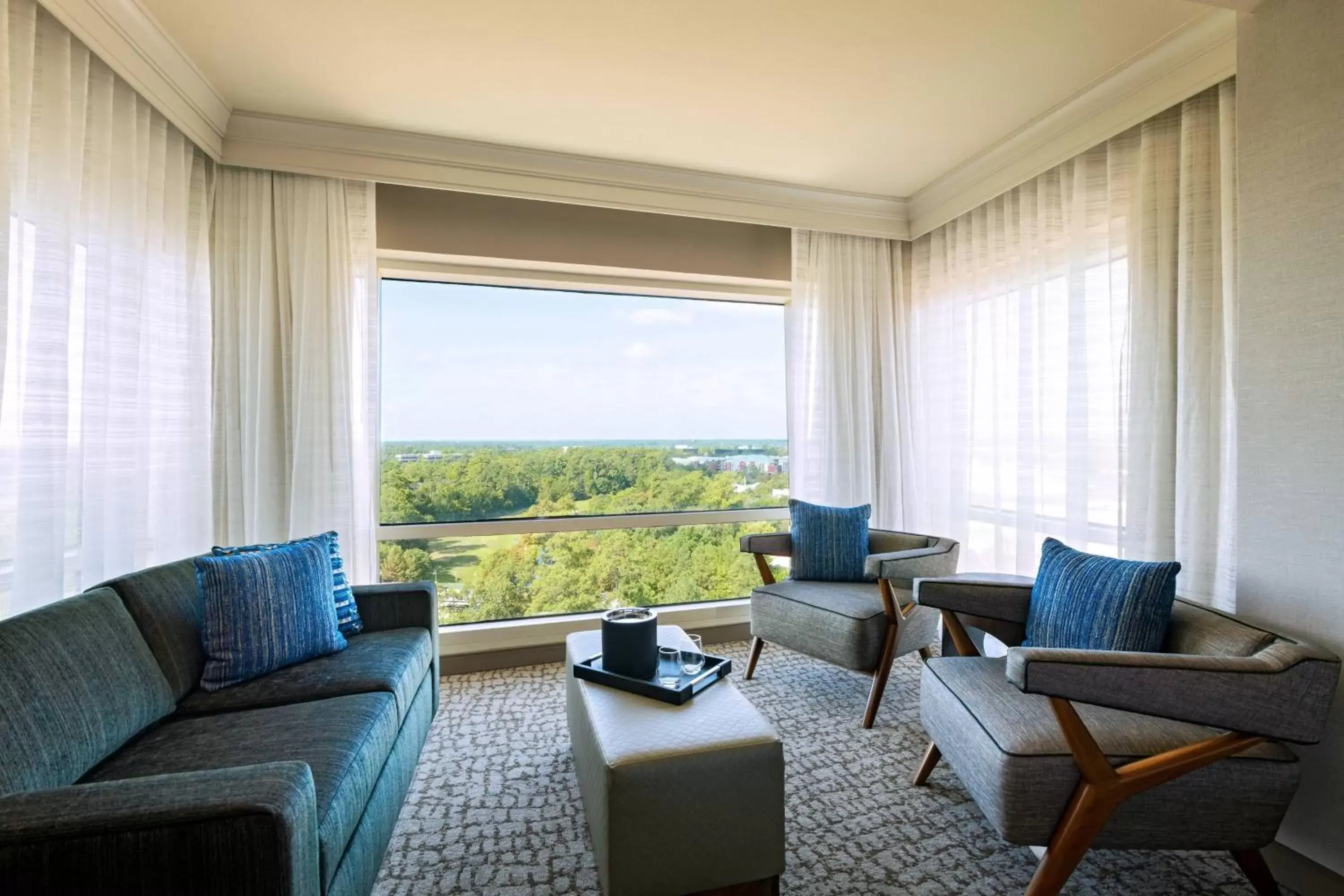 Photo of the whole room, Seating Area in The Woodlands Waterway Marriott Hotel and Convention Center