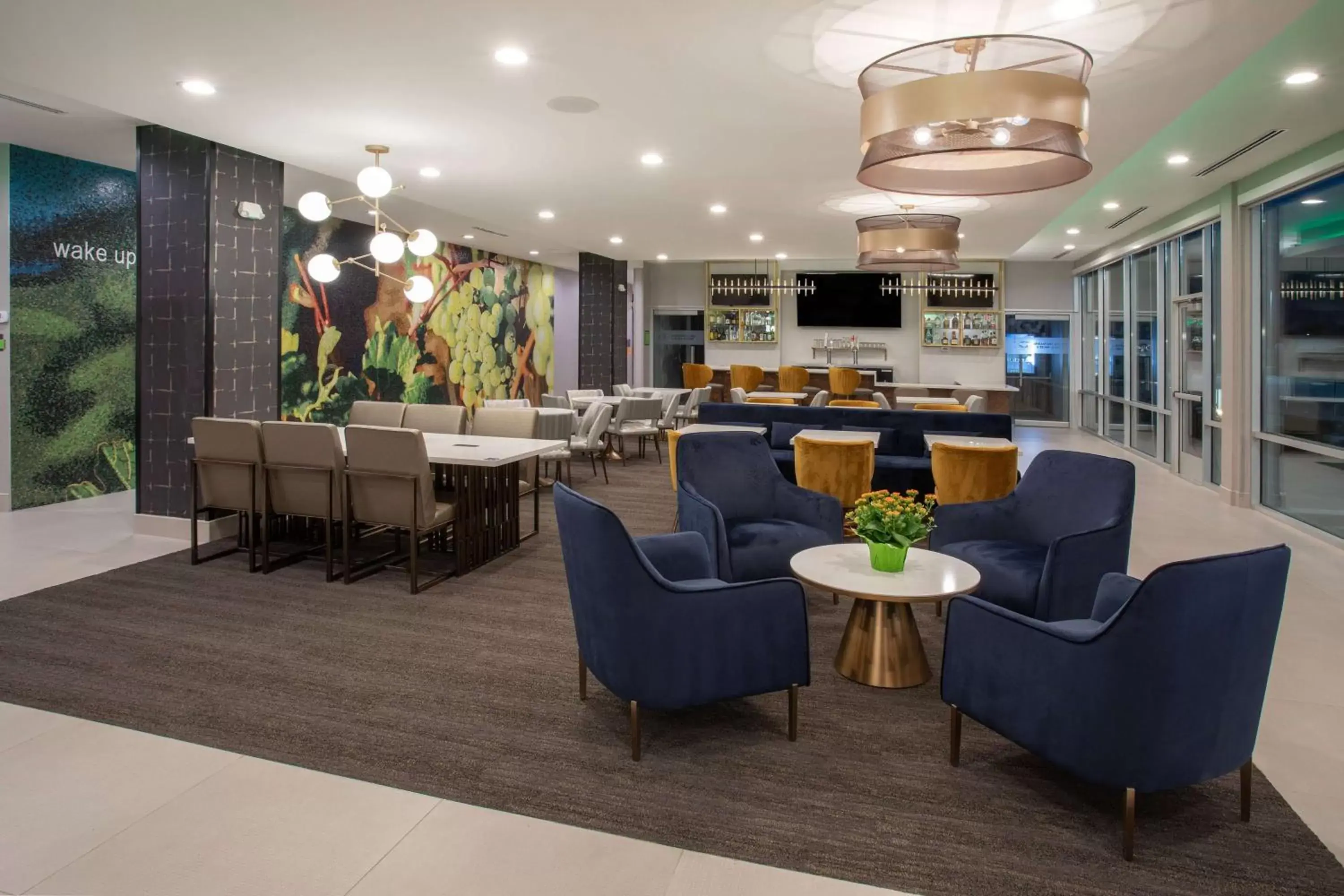 Lobby or reception, Lounge/Bar in La Quinta Inn & Suites by Wyndham Galt Lodi North