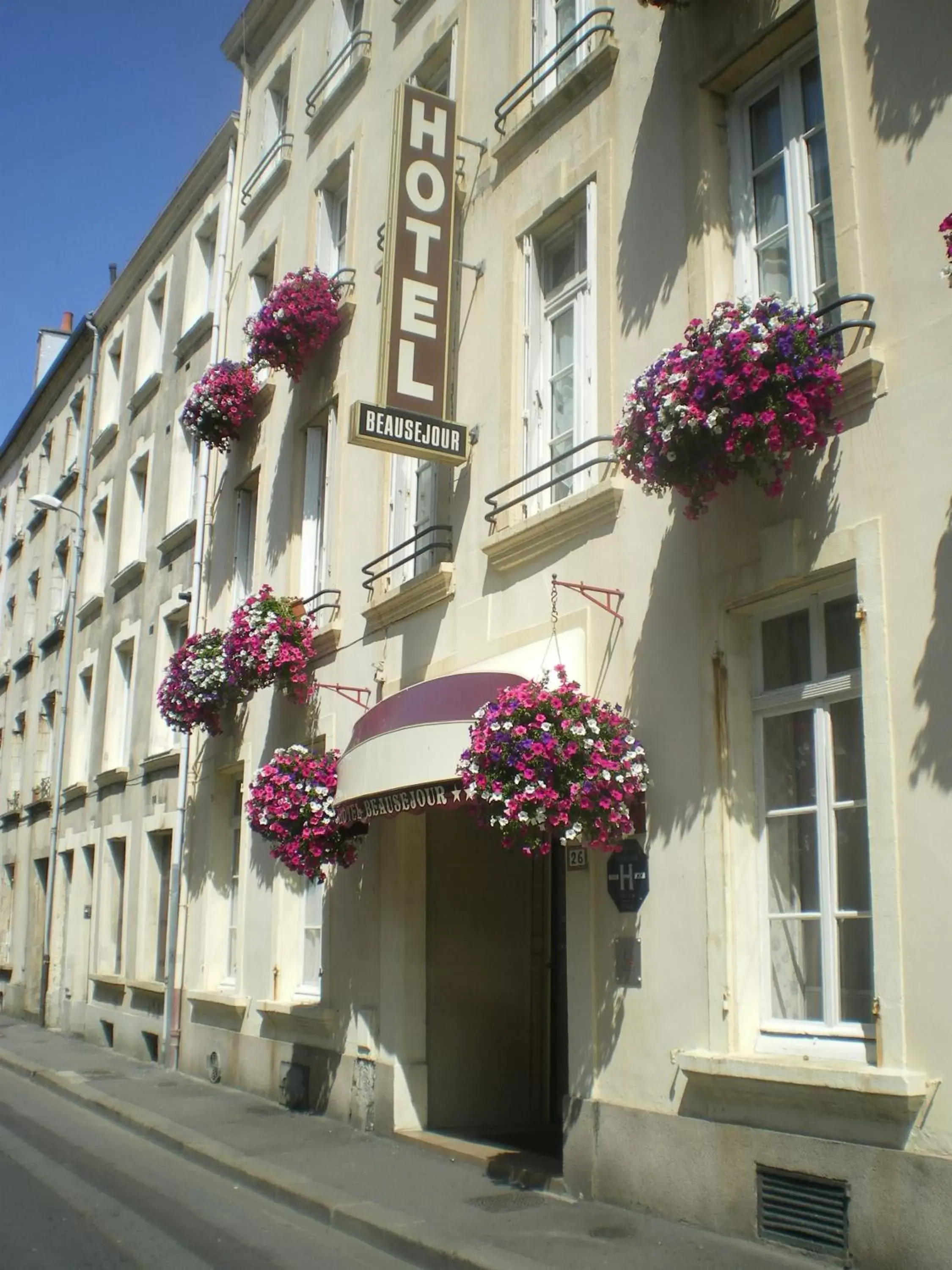 Facade/entrance, Property Building in Cit'Hotel Hôtel Beauséjour