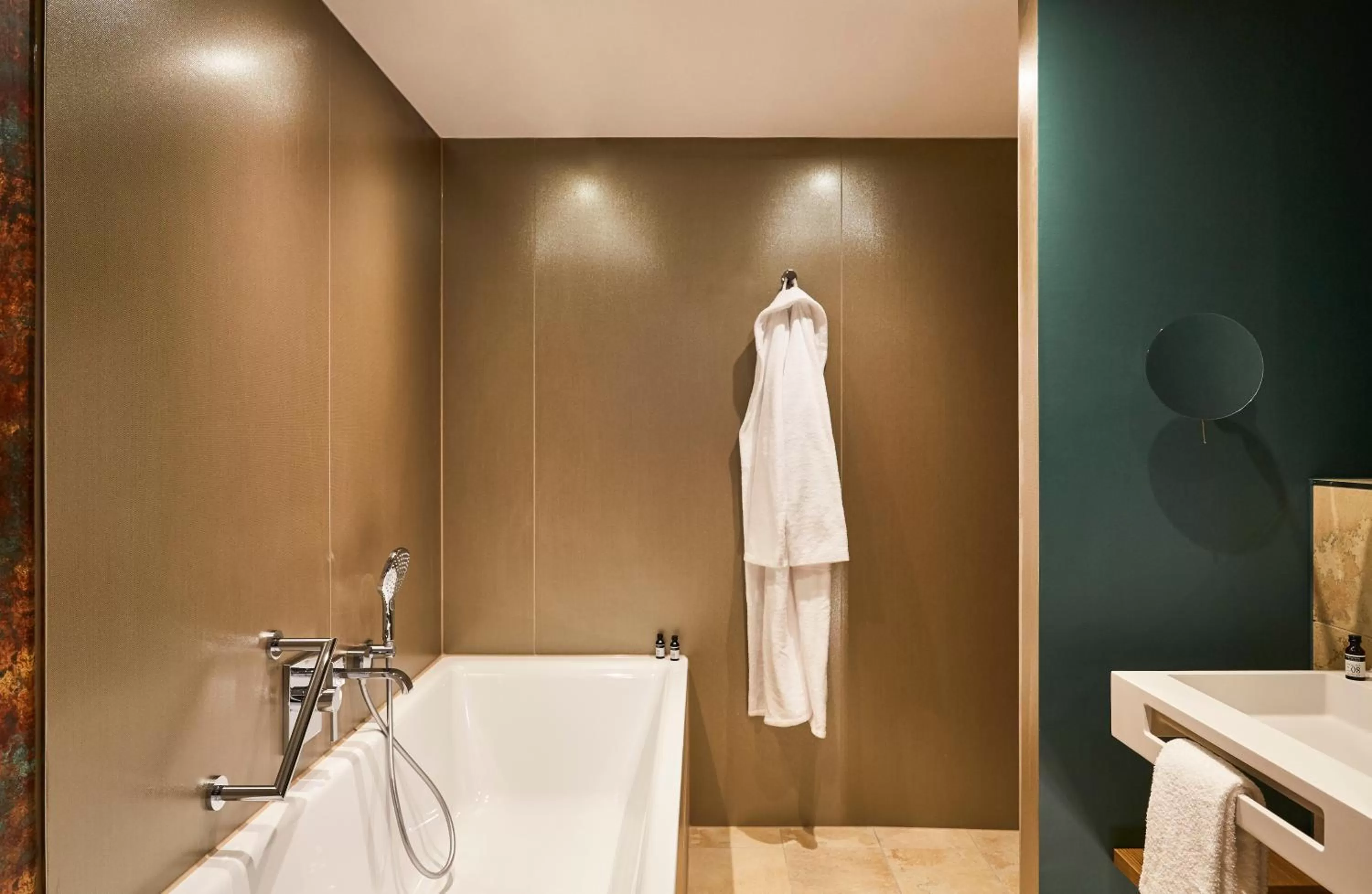 Shower in Hotel Indigo Dresden - Wettiner Platz by IHG