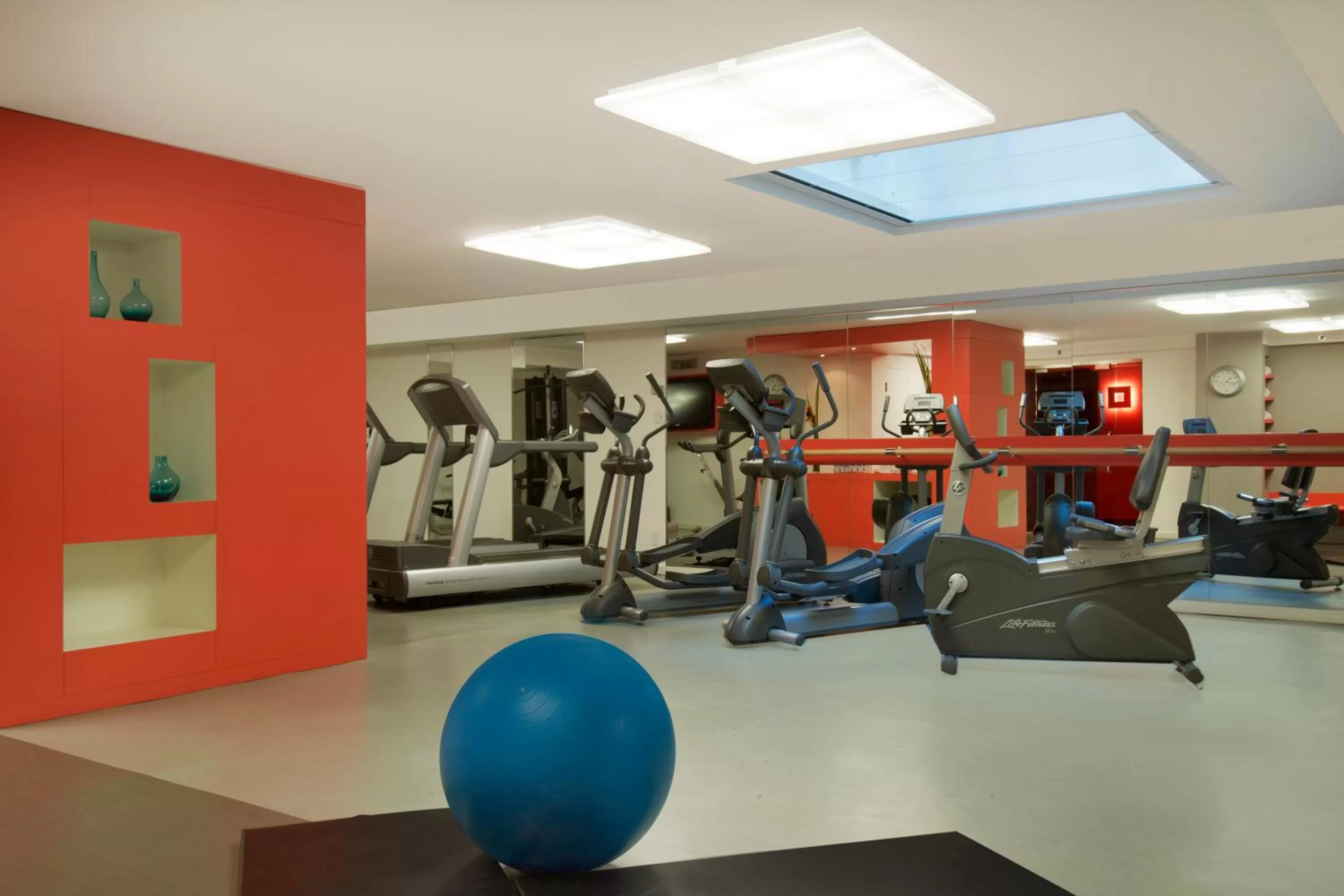 Fitness centre/facilities in Novotel Montreal Center