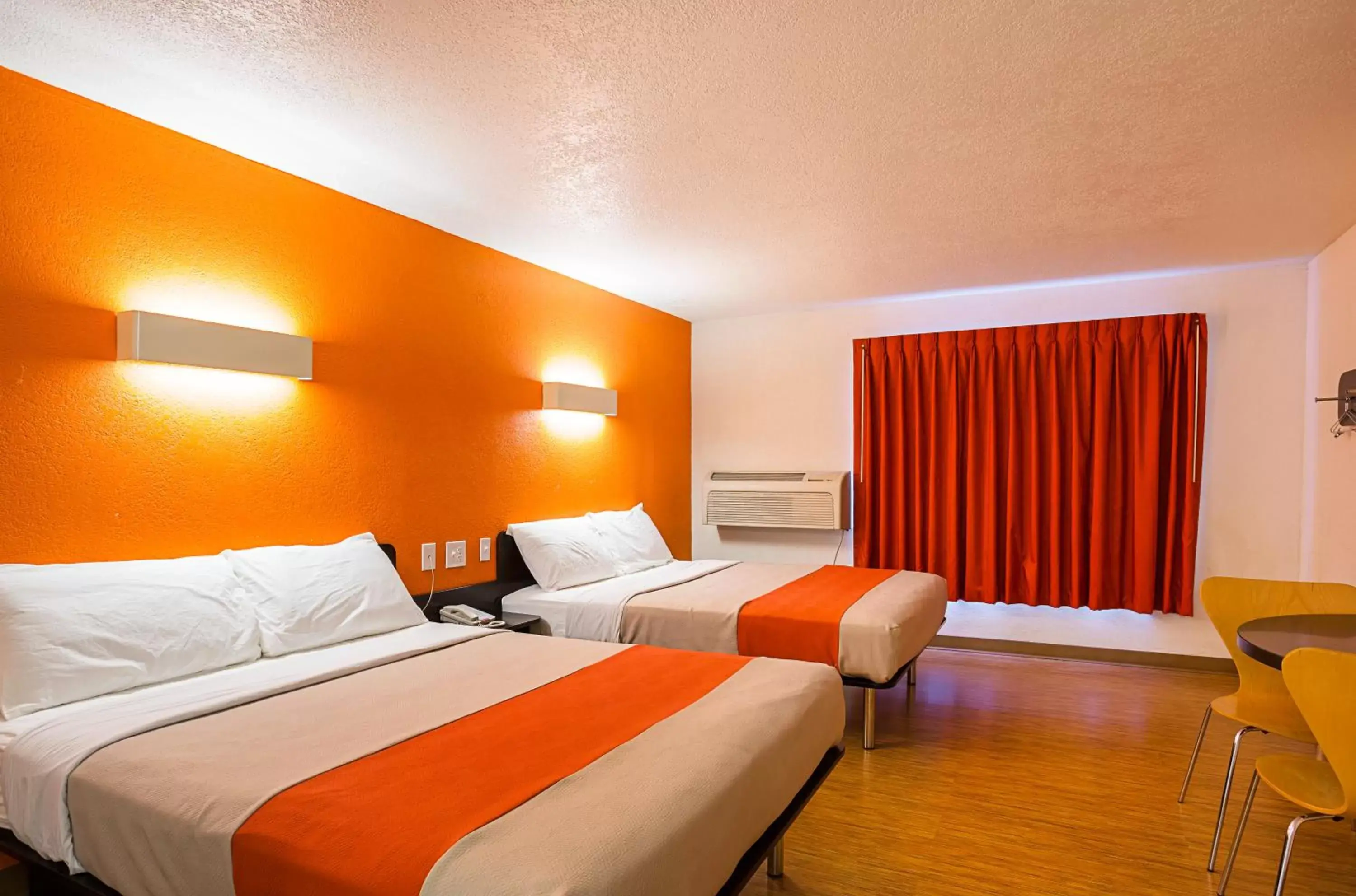 Bedroom, Bed in Motel 6-Wenatchee, WA