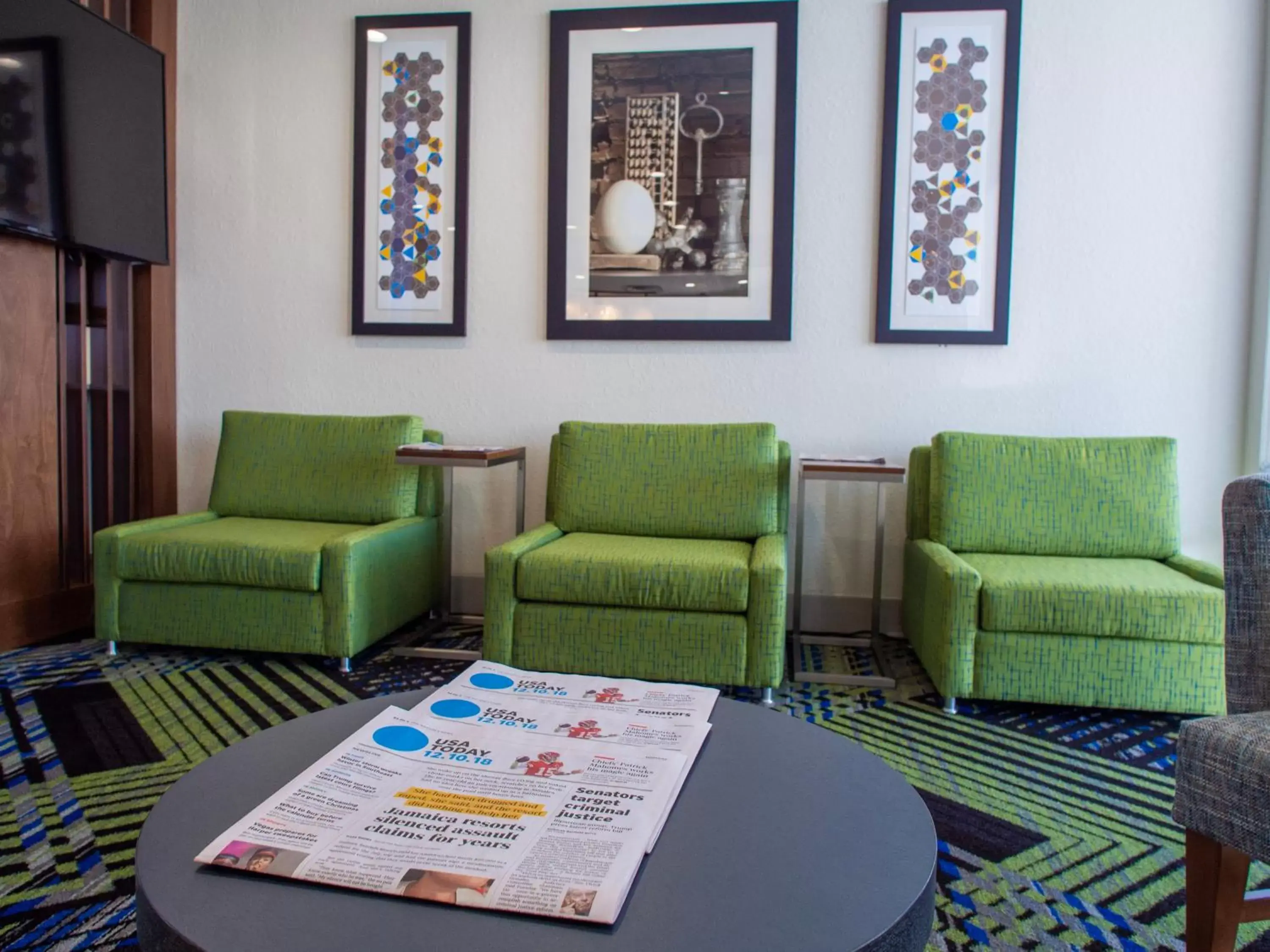 Property building, Seating Area in Holiday Inn Express & Suites - Oklahoma City Airport, an IHG Hotel